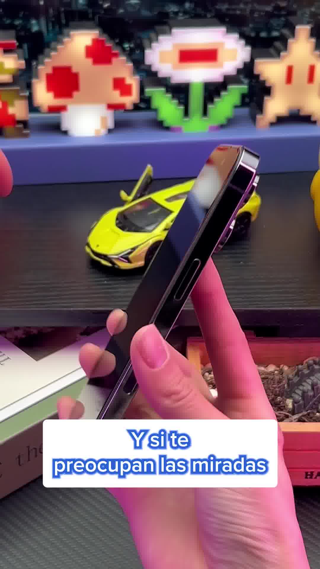 EvoTech Facebook ad: ¡Protege tu móvil en un segundo!