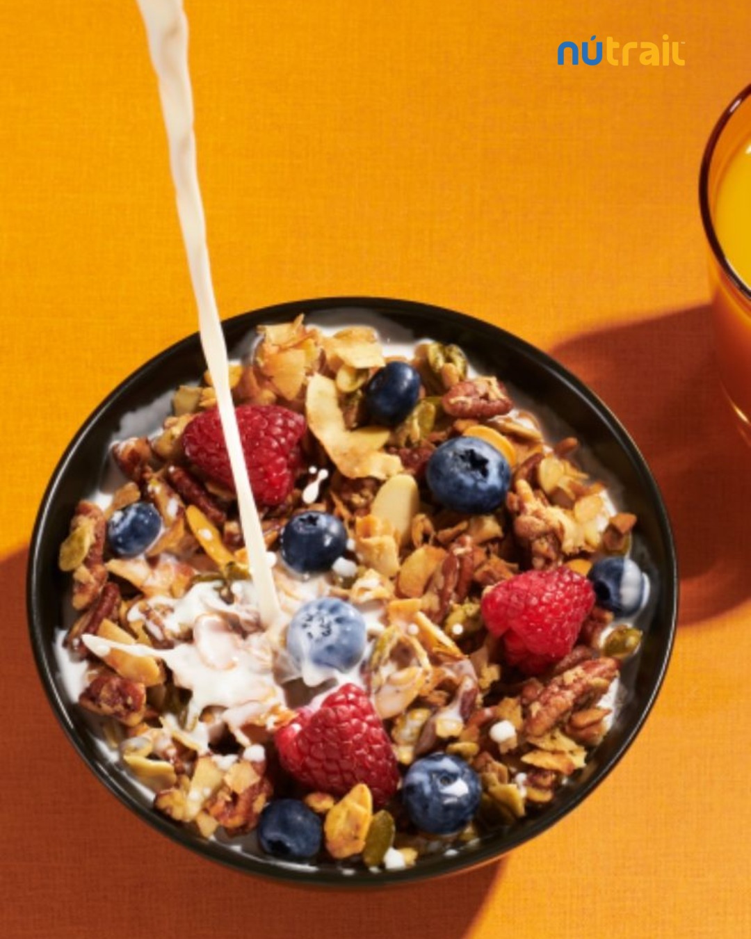 Nutrailcr Facebook ad: Imagina un bowl lleno de fruta fresca y…