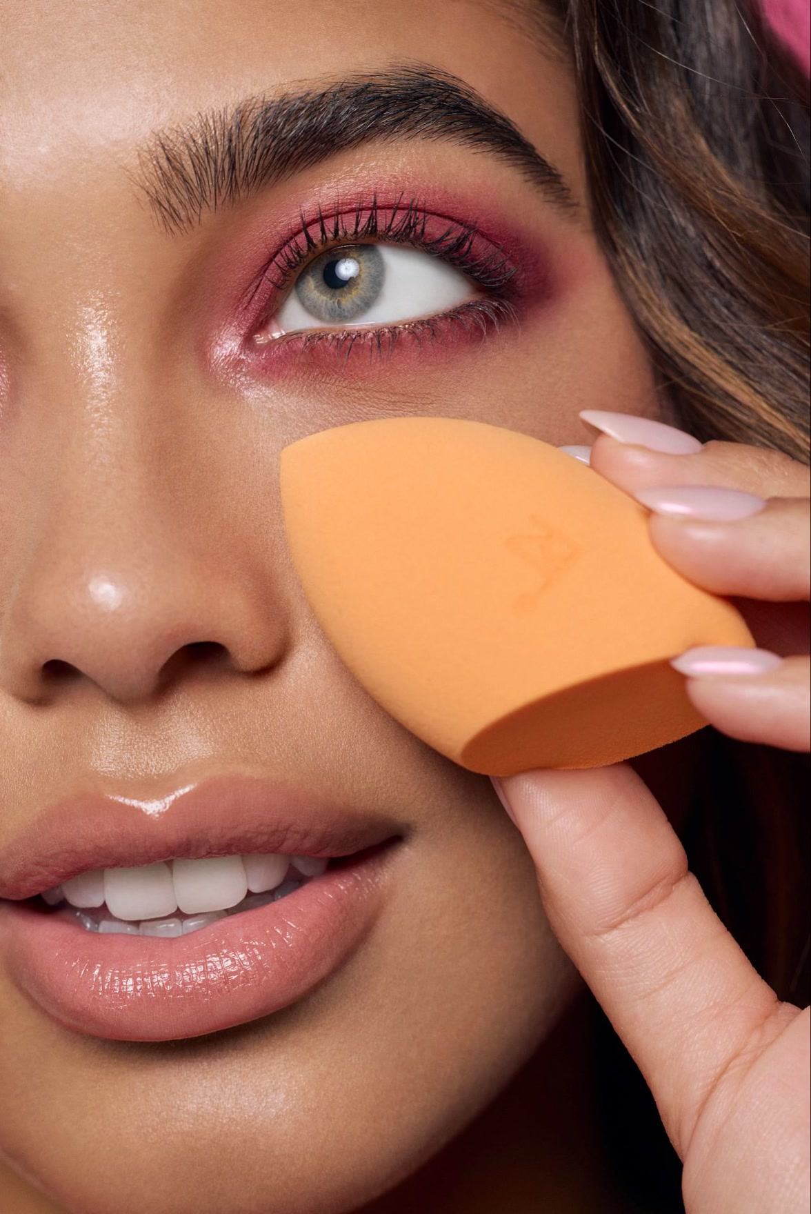 Real Techniques Suomi Facebook ad: Miracle Complexion Sponge
