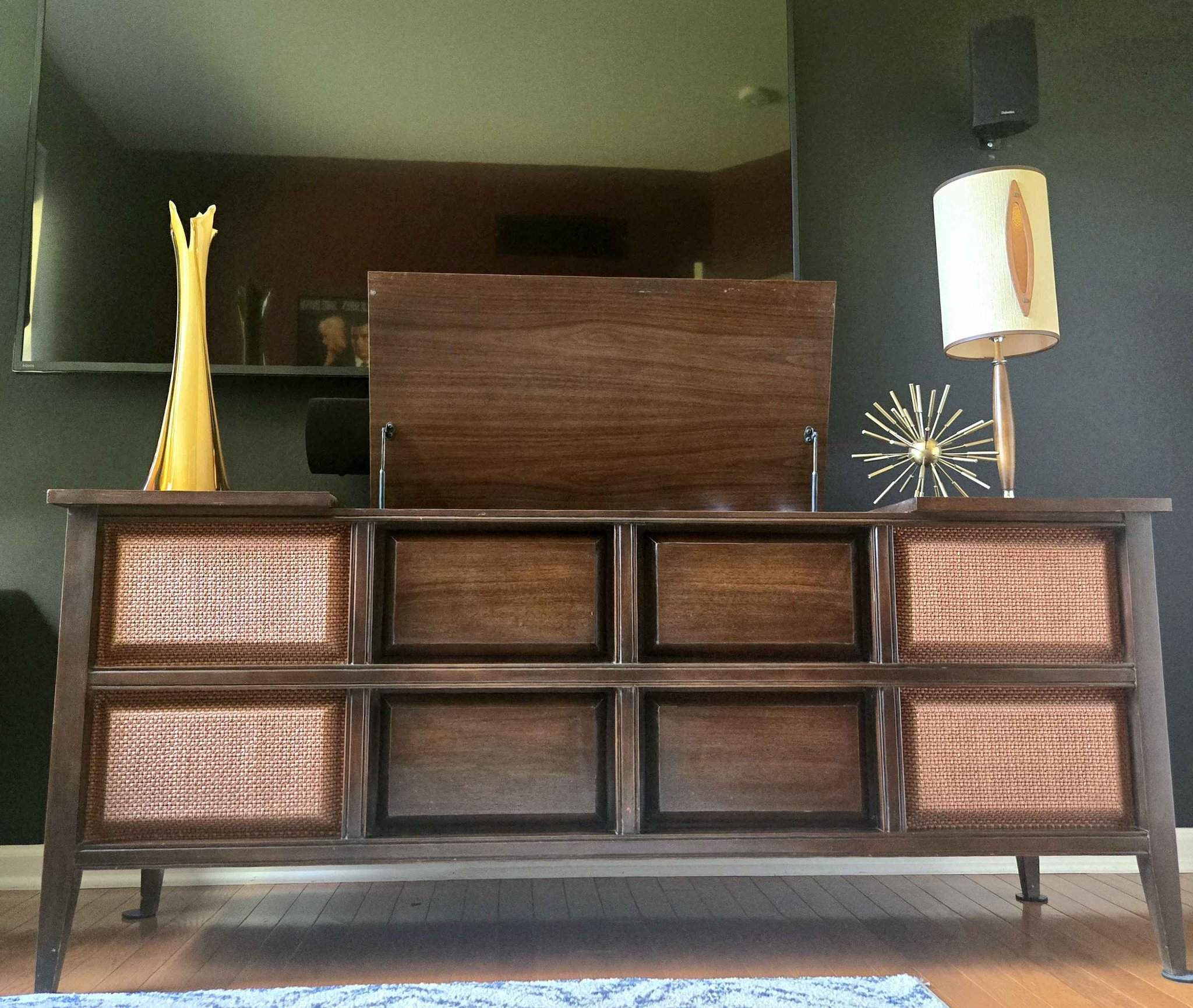 Darrin Gary Facebook ad: MCM Record Player Stereo Console Mid century modern 1960s
