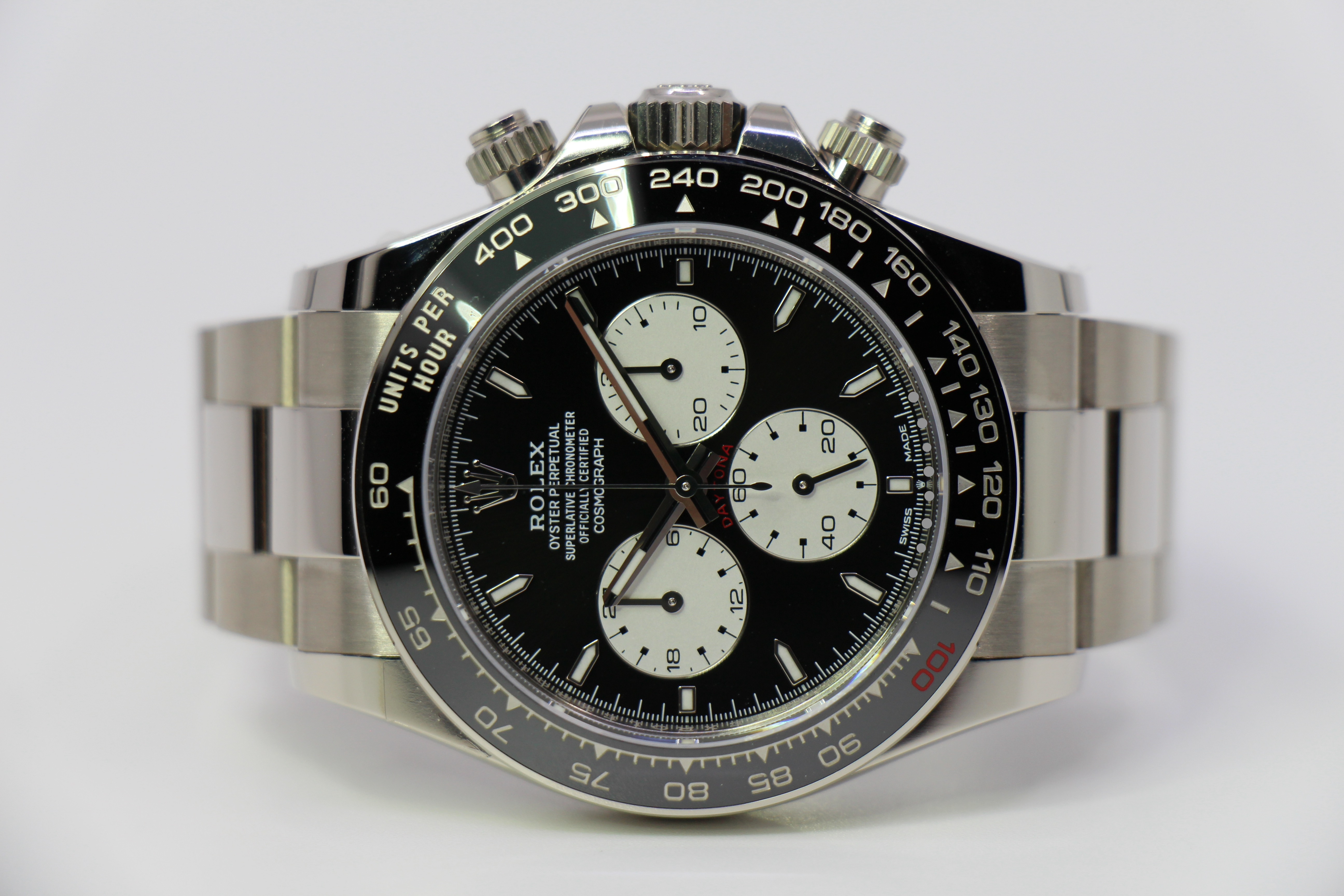 WeWatches Facebook ad from Apr 17, 2025