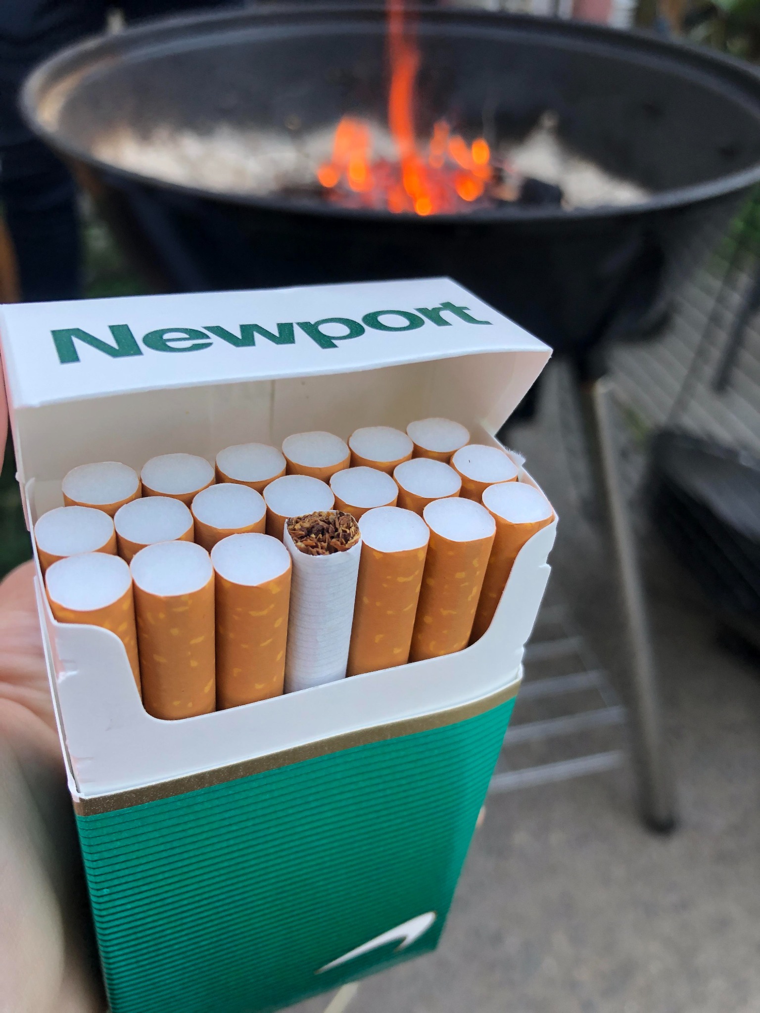 Linda Simpson Facebook ad: Read This If You're A Smoker