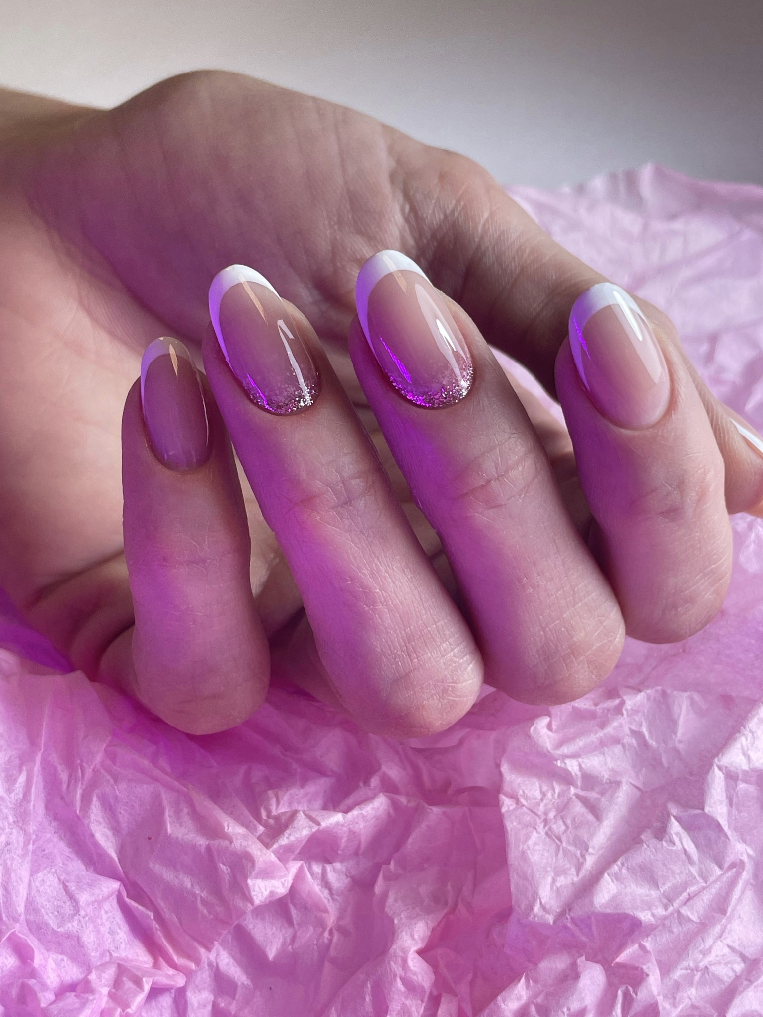 VAN.NAILS.Brno Facebook ad: Když chcete elegantní a luxusní vzhled - french…