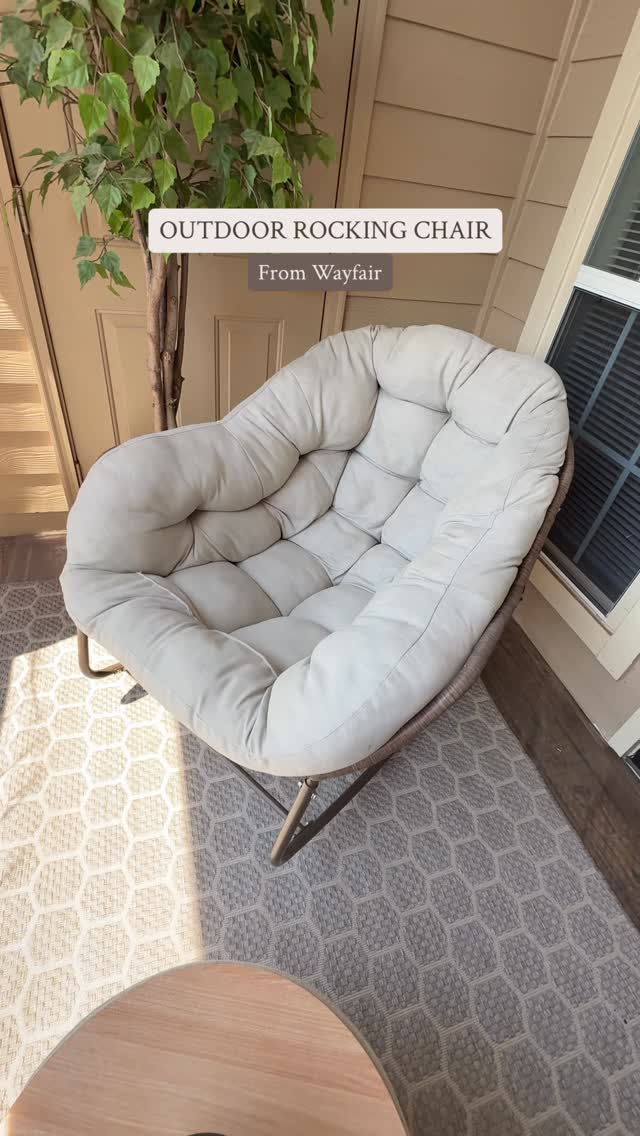 Jalyssa W. Facebook ad: The coziest chair I’ve ever sat in Click…