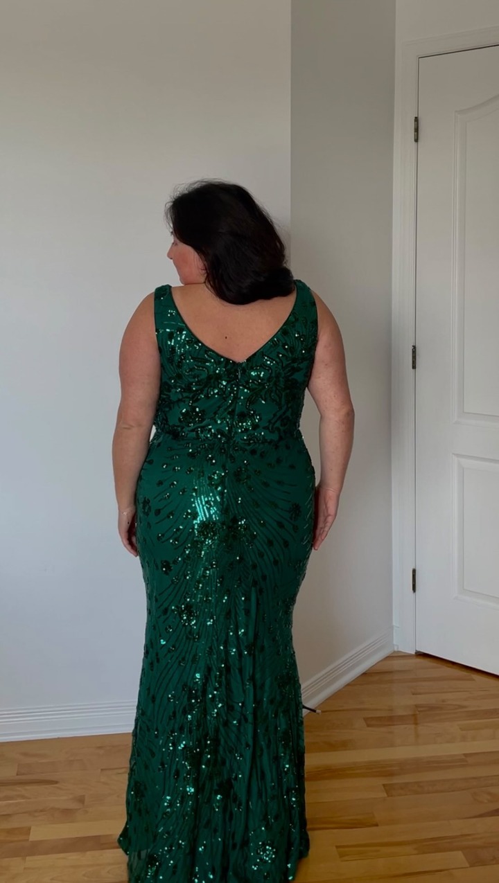 daysof.ella Facebook ad: Feeling the prettiest in my @everprettyofficial dresses