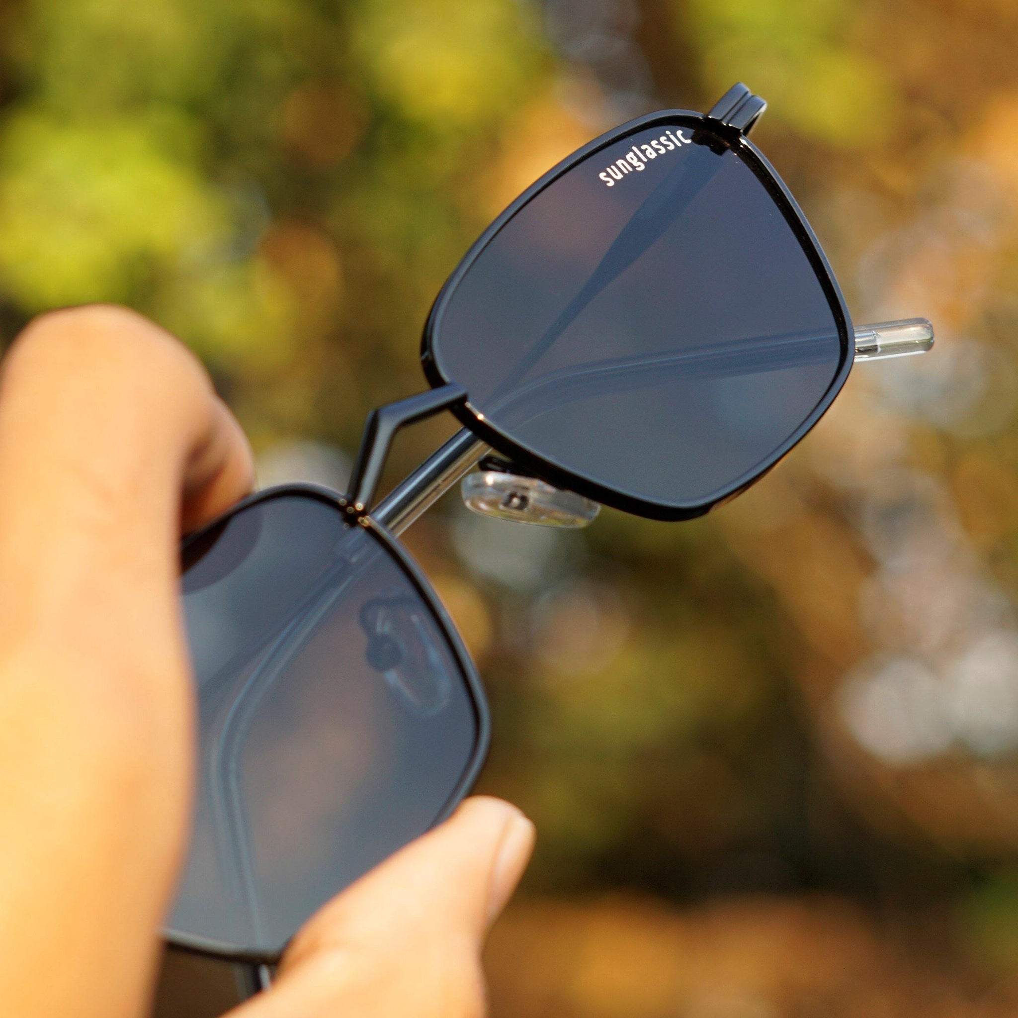 Sunglassic.com Facebook ad