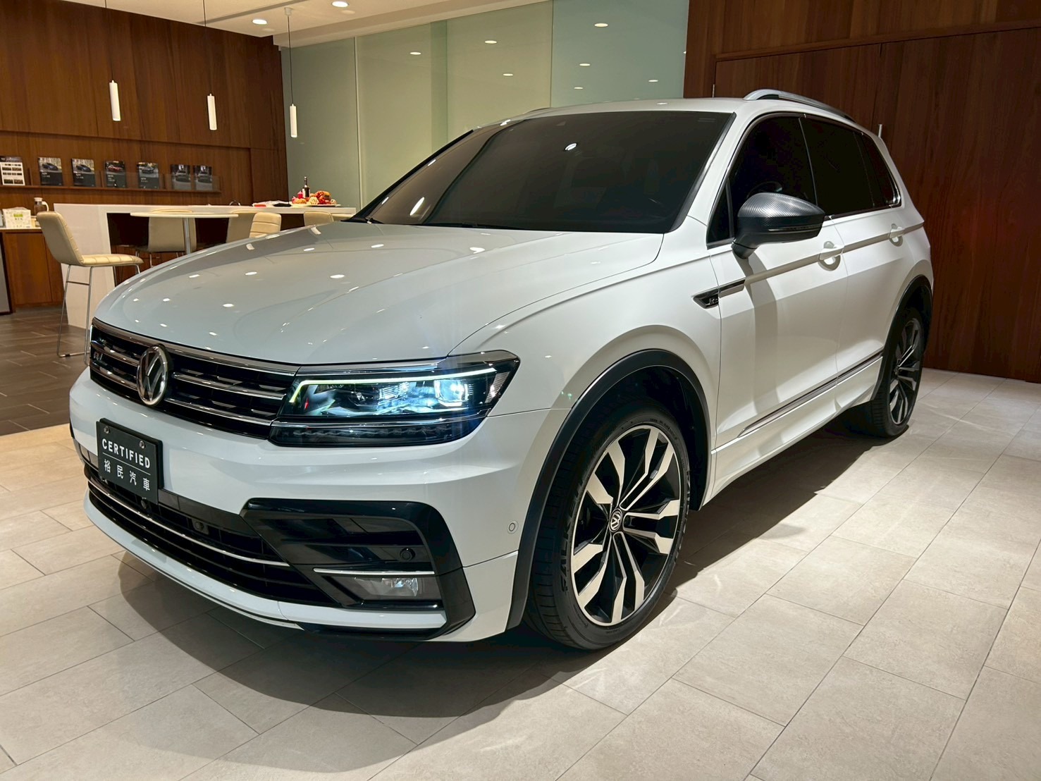 馬克精選車庫 Facebook ad: 售$73.8萬 頂規R-Line套件、LV2駕駛輔助、四輪傳動、全景天窗