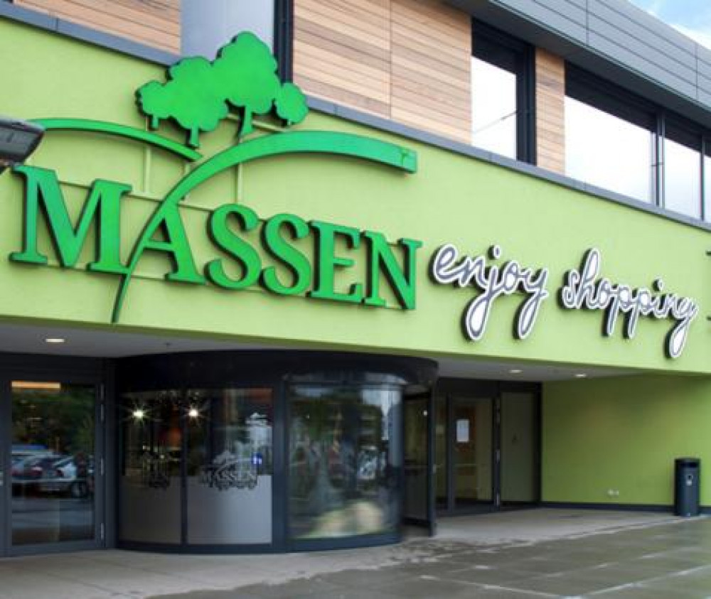 Slangen Reizen Facebook ad: Goedkoop shoppen in Luxemburg