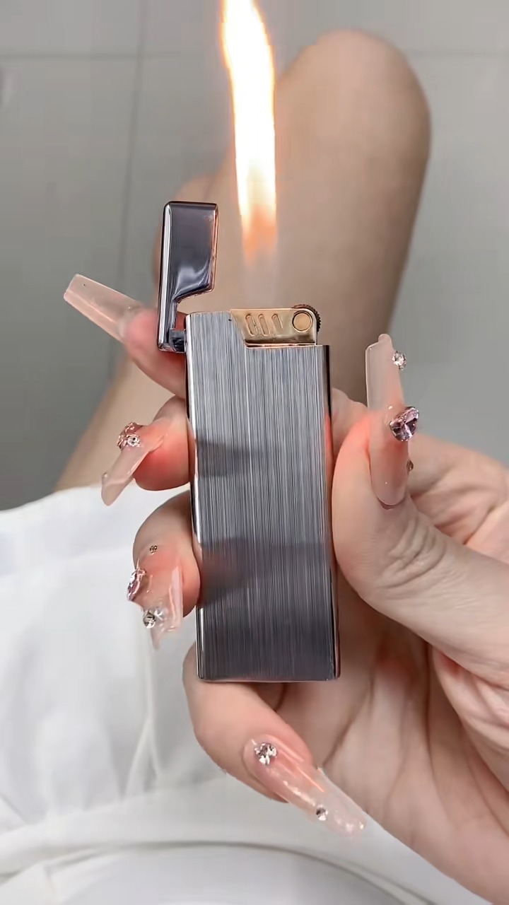 Zippo - Number One Facebook ad: Siêu mỏng gas 8mm - Bật là Phê
