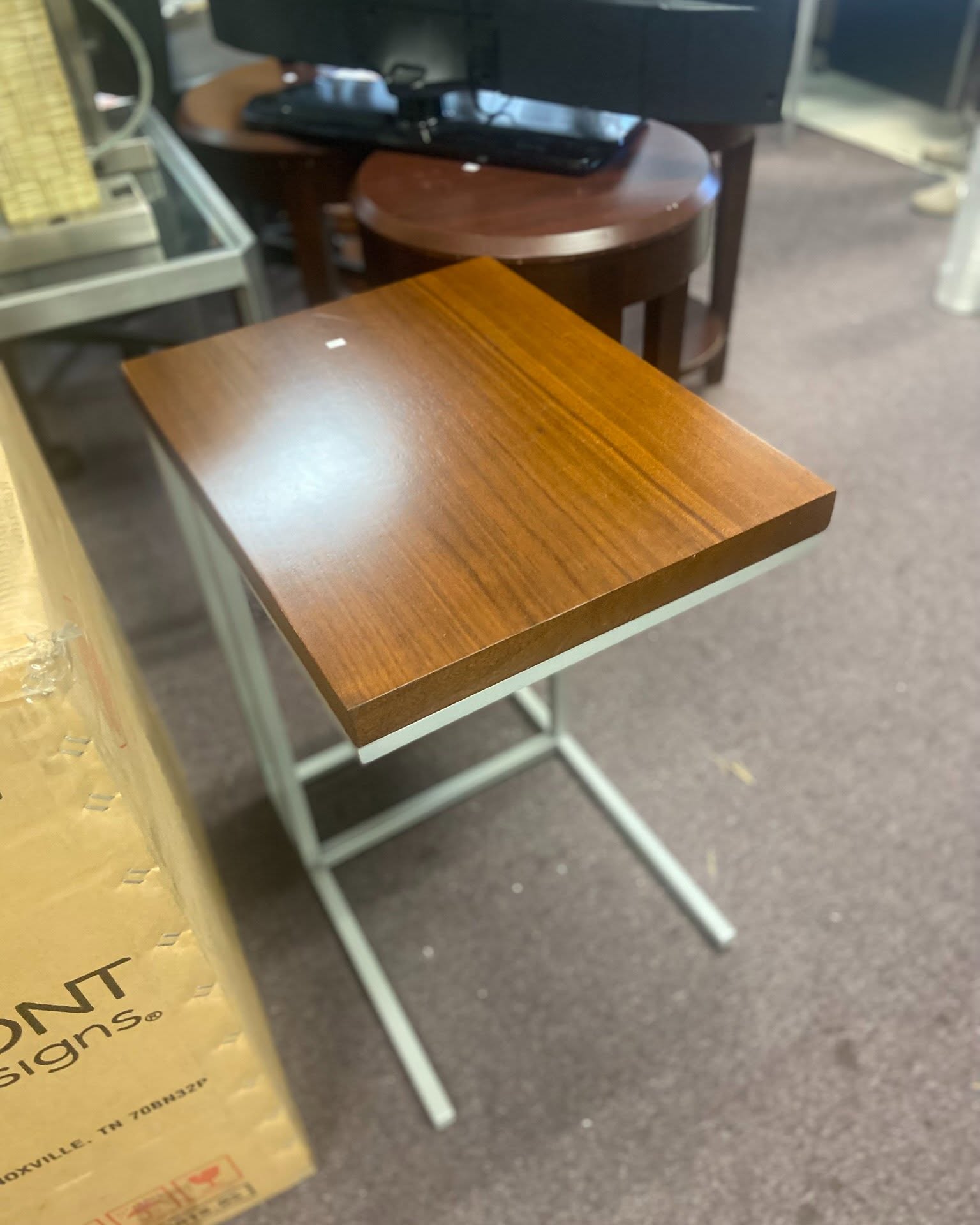 Stan Williams Facebook ad: NEW in Box! $19 Wood and Metal Side Table from Resort Hotelz