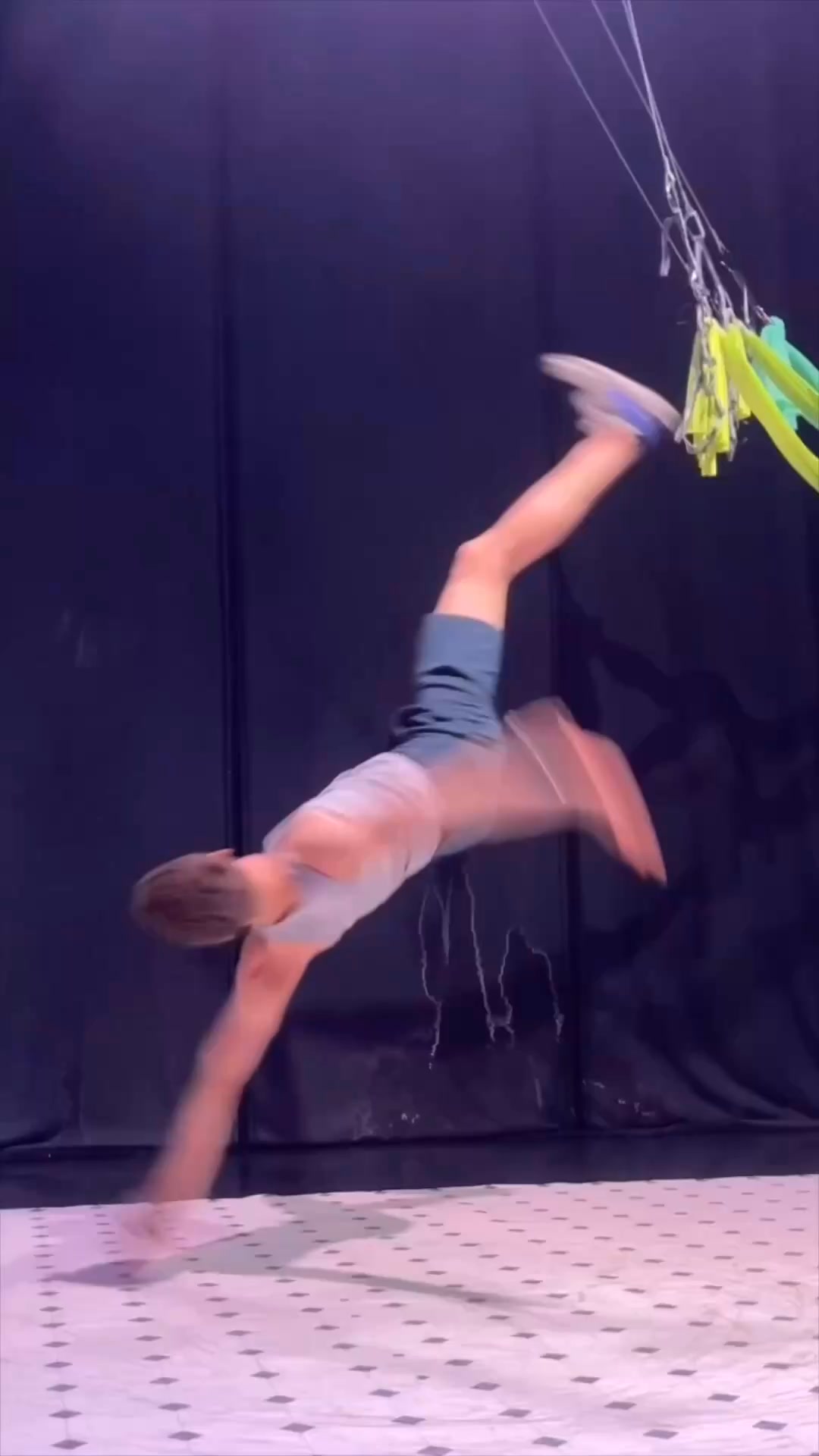 Upside Down Society Facebook ad: Learn How To Airflare!