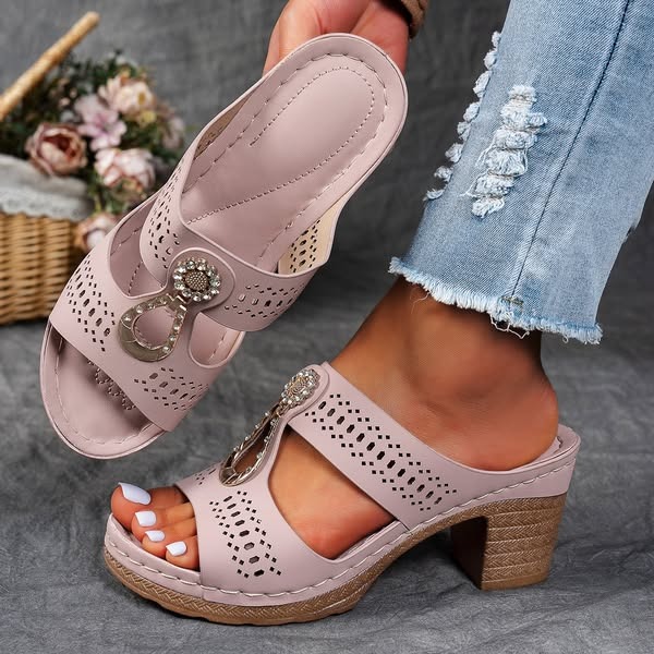 Warmsday Facebook ad: Orthopädische Sandalen mit Strass-Absatz (2 kaufen…