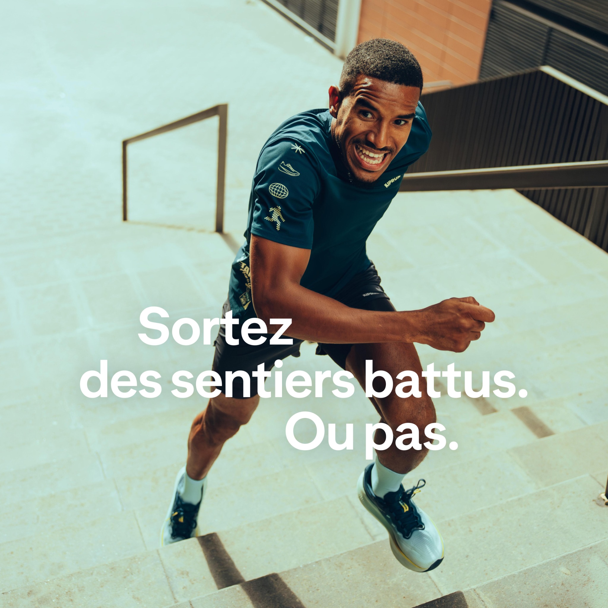 Decathlon Canada Facebook ad: Équipez-vous en ligne, en magasin ou sur l’appli.