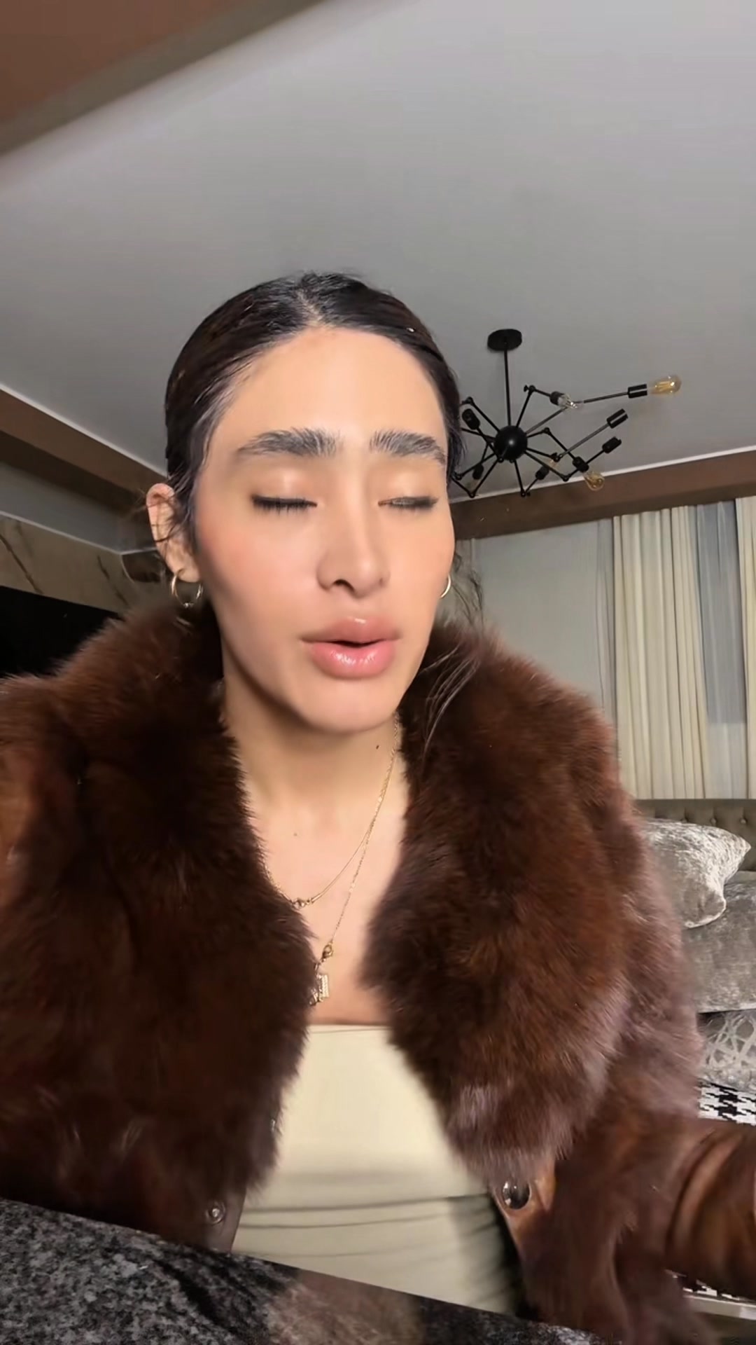 Face to Face Cosmetics Facebook ad: Tiene INVIMA, Envío gratis