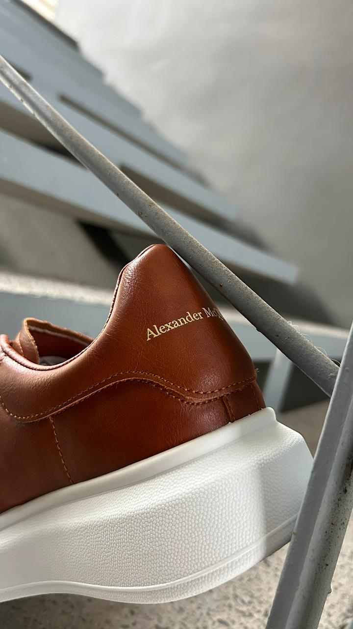 Chippersv Facebook ad: NUEVOS ALEXANDER MCQUEEN G5