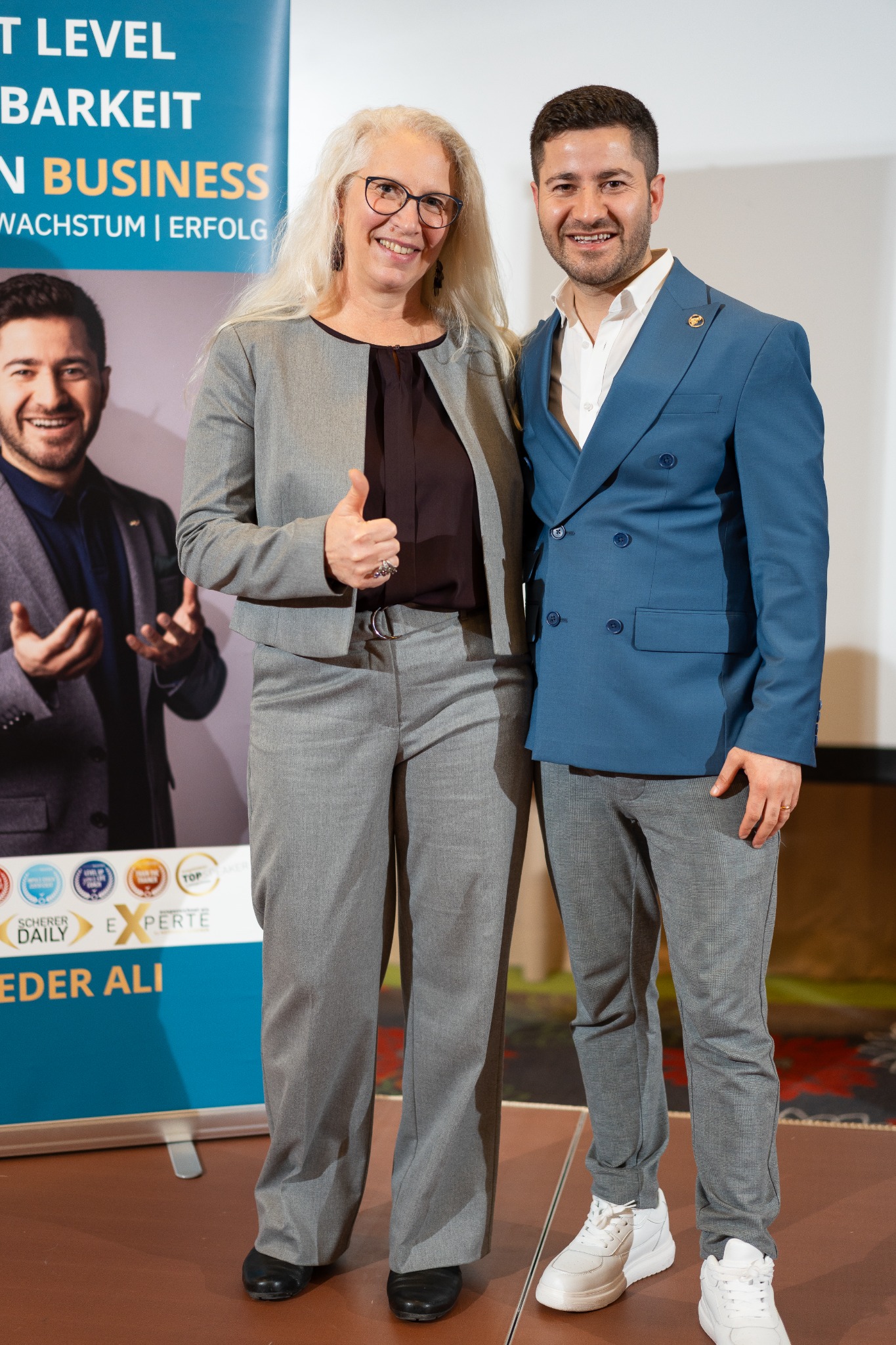 Kheder Ali Facebook ad: Für Coaches: 5-stellige Monatsumsätze. 100% organisch.