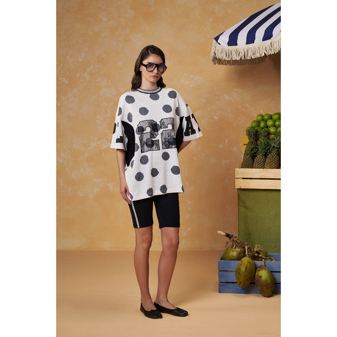 Muvazo Facebook ad: Unveil your summer wardrobe.