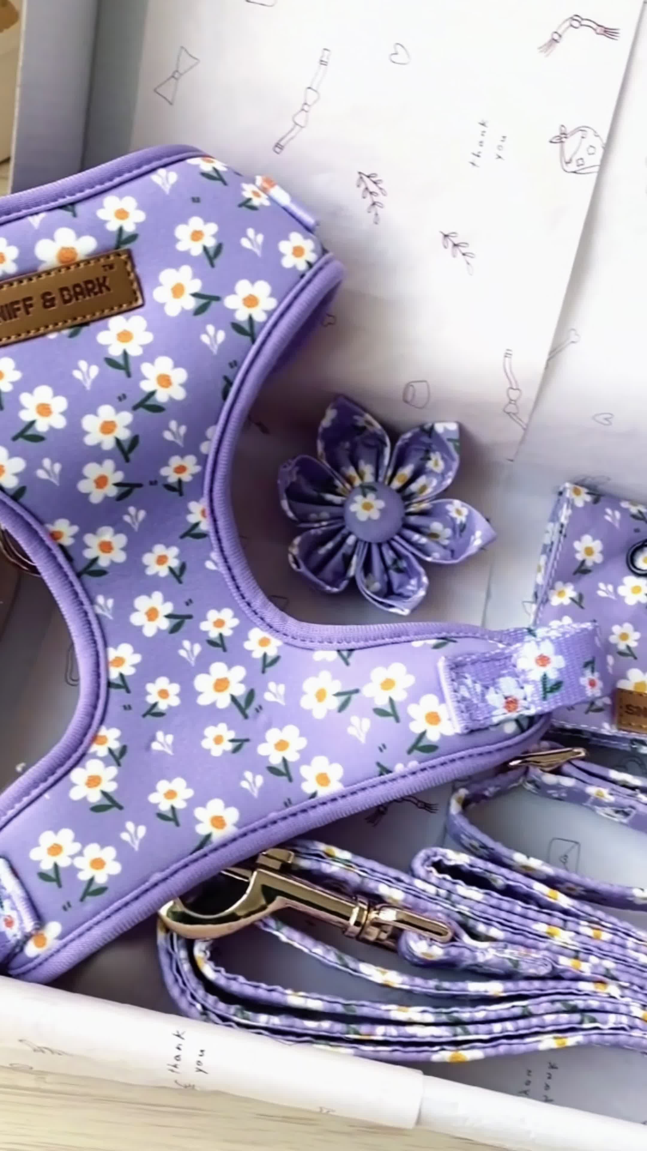 Sniff & Bark Facebook ad: Spread beauty wherever you go