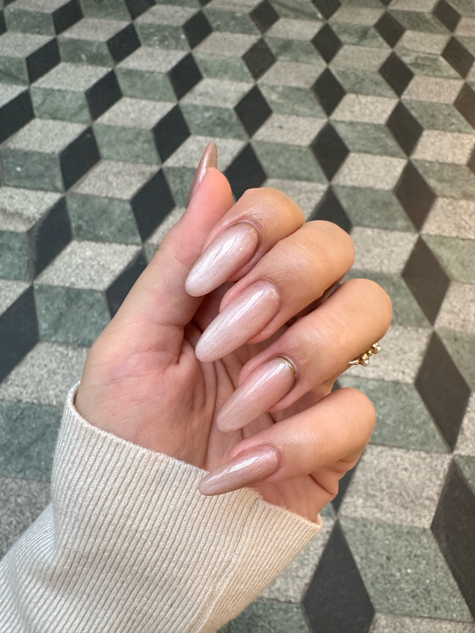 Feminity Nails & Lashes - Lausanne Facebook ad