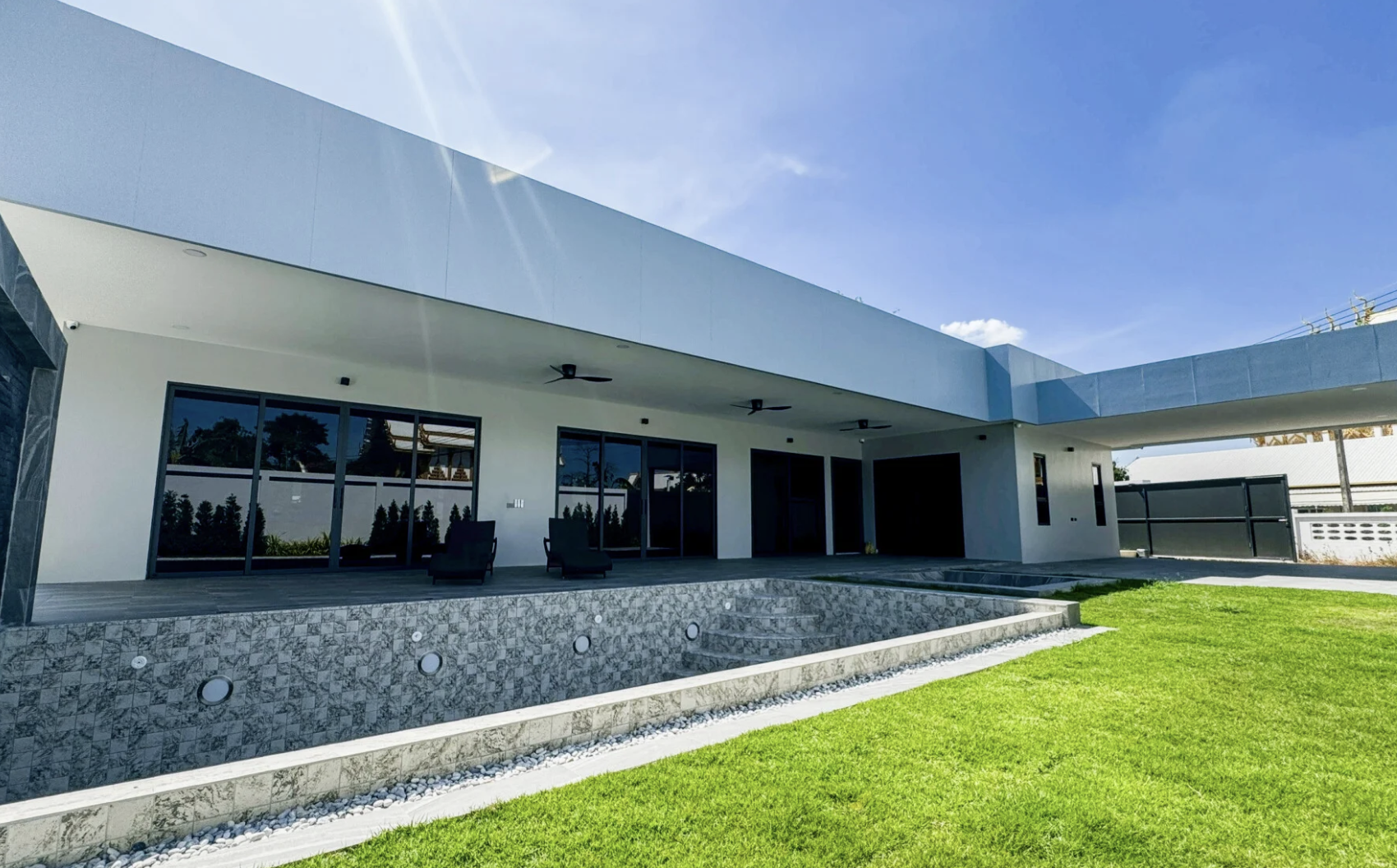 Nestopa.com Facebook ad: House For Sale in Pattaya: 3 Beds, 4…