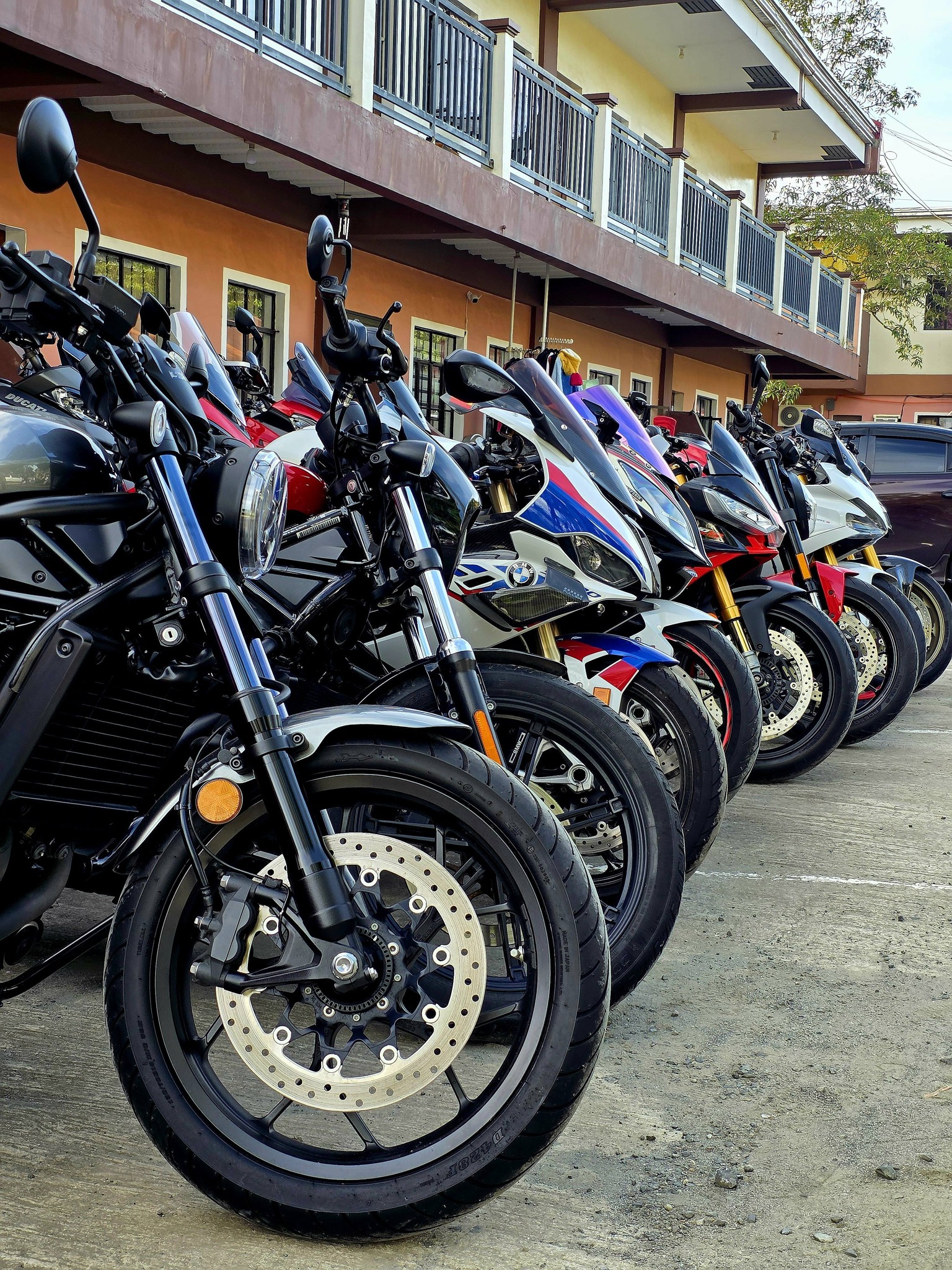 CALL Bikes Facebook ad: Buying po rush Vespa-4wheels-Bigbikes