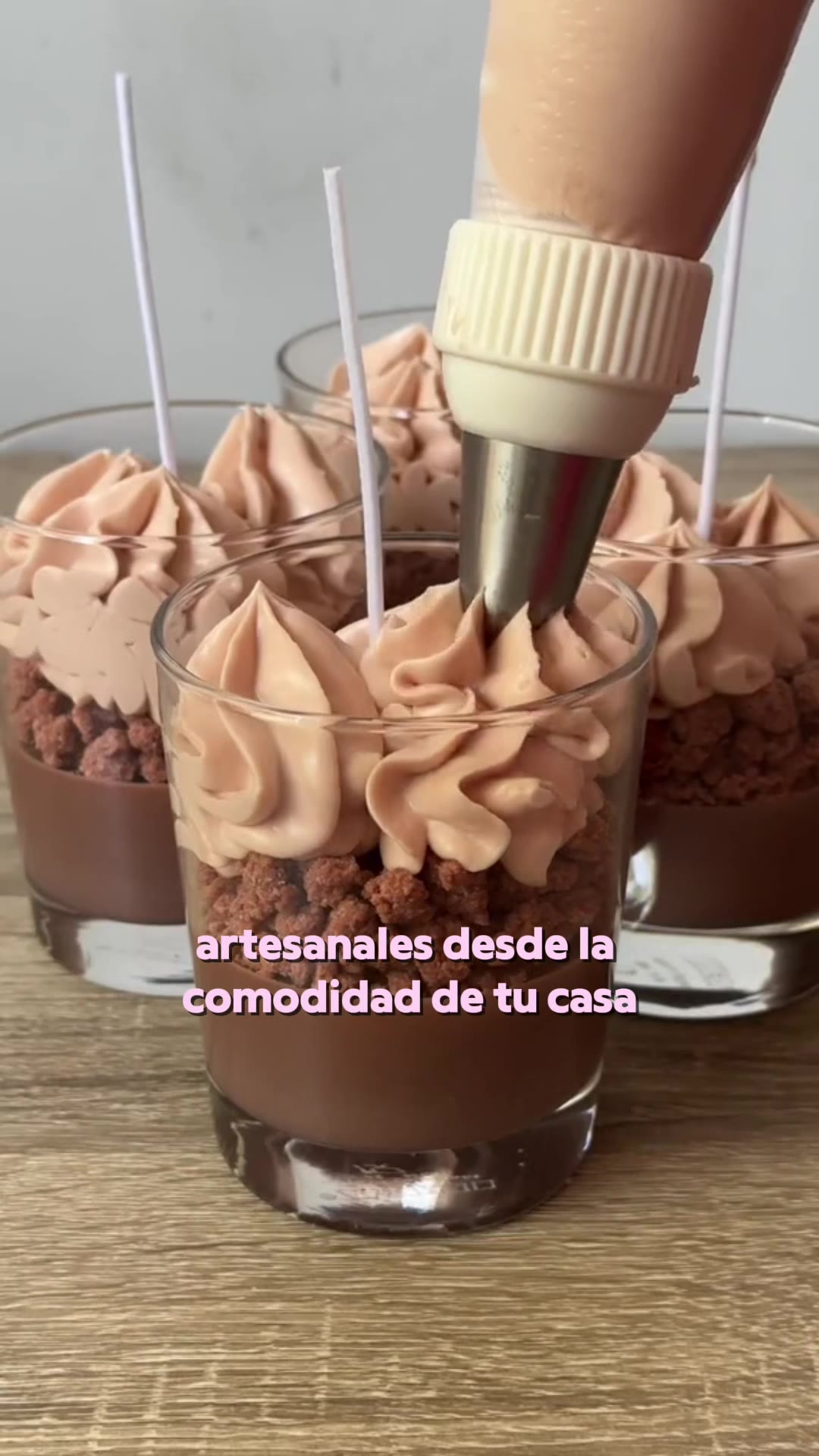 Luz Creativa Facebook ad: ¿Te imaginas tener tu propio negocio desde casa…