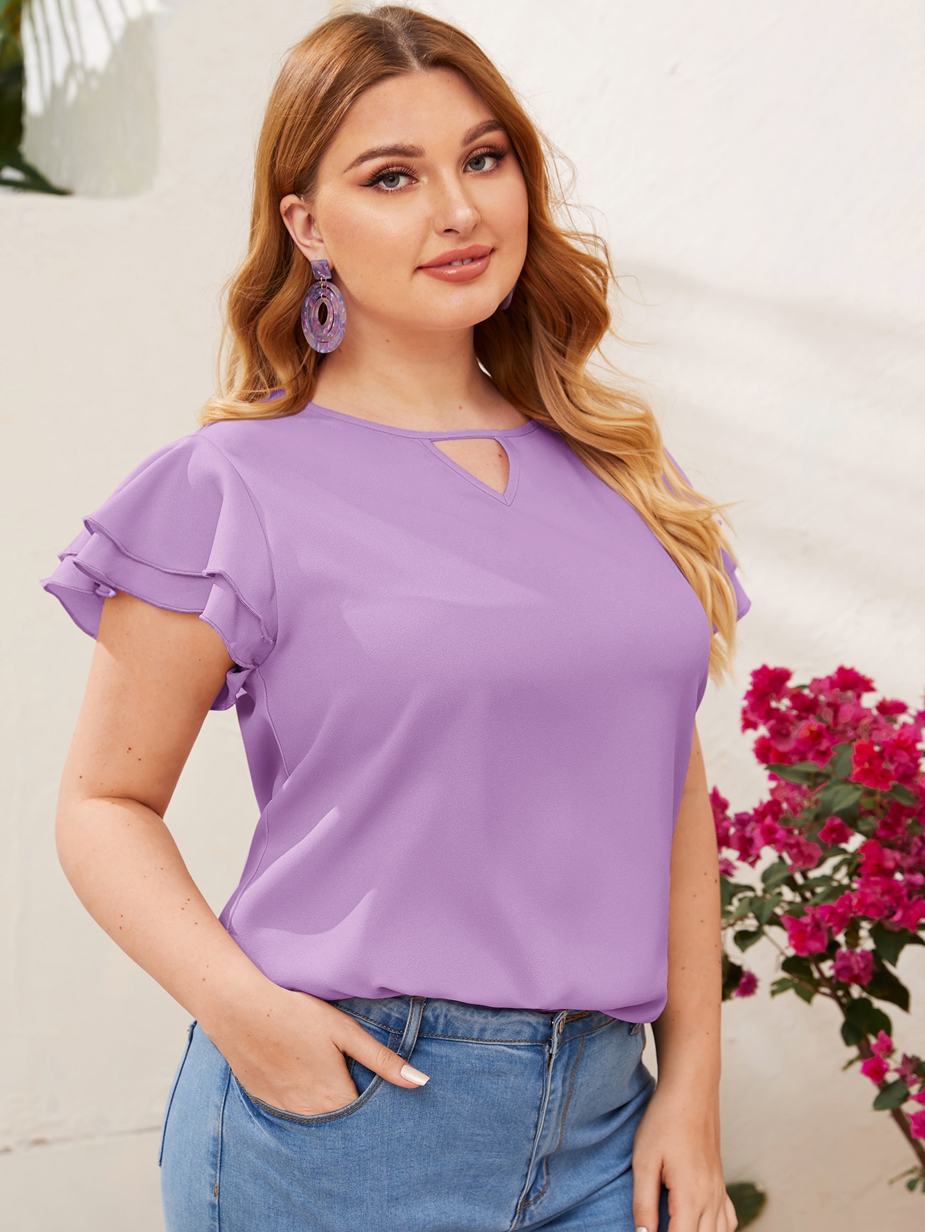 SHEIN CURVE Facebook ad: Mantén tu estilo con nuestra línea de moda…