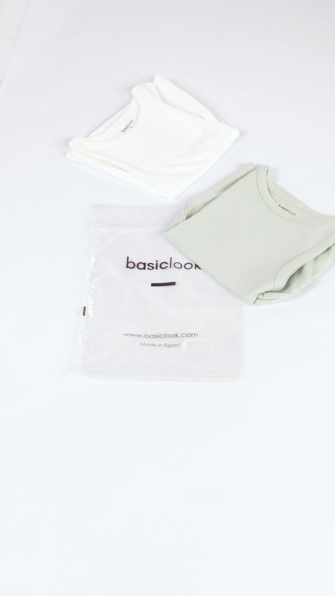 Thebasiclook Facebook ad: Basiclook