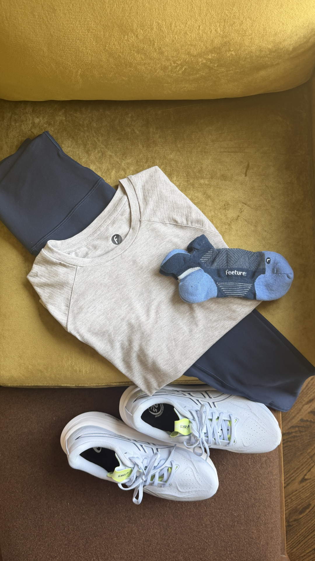 Feetures Facebook ad