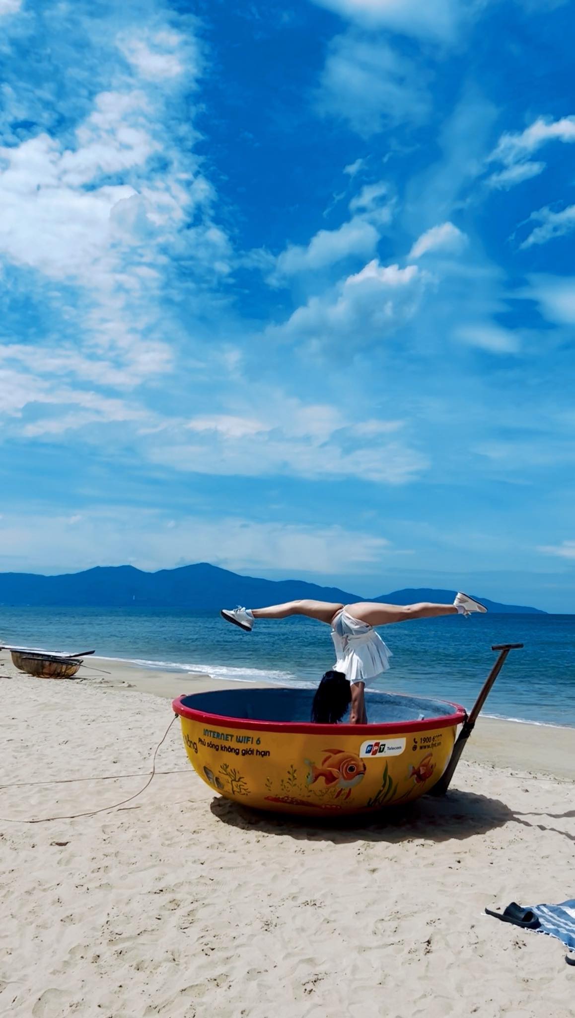 Quynh Phuong Yoga Facebook ad: Biển xanh sóng vỗ rì rào