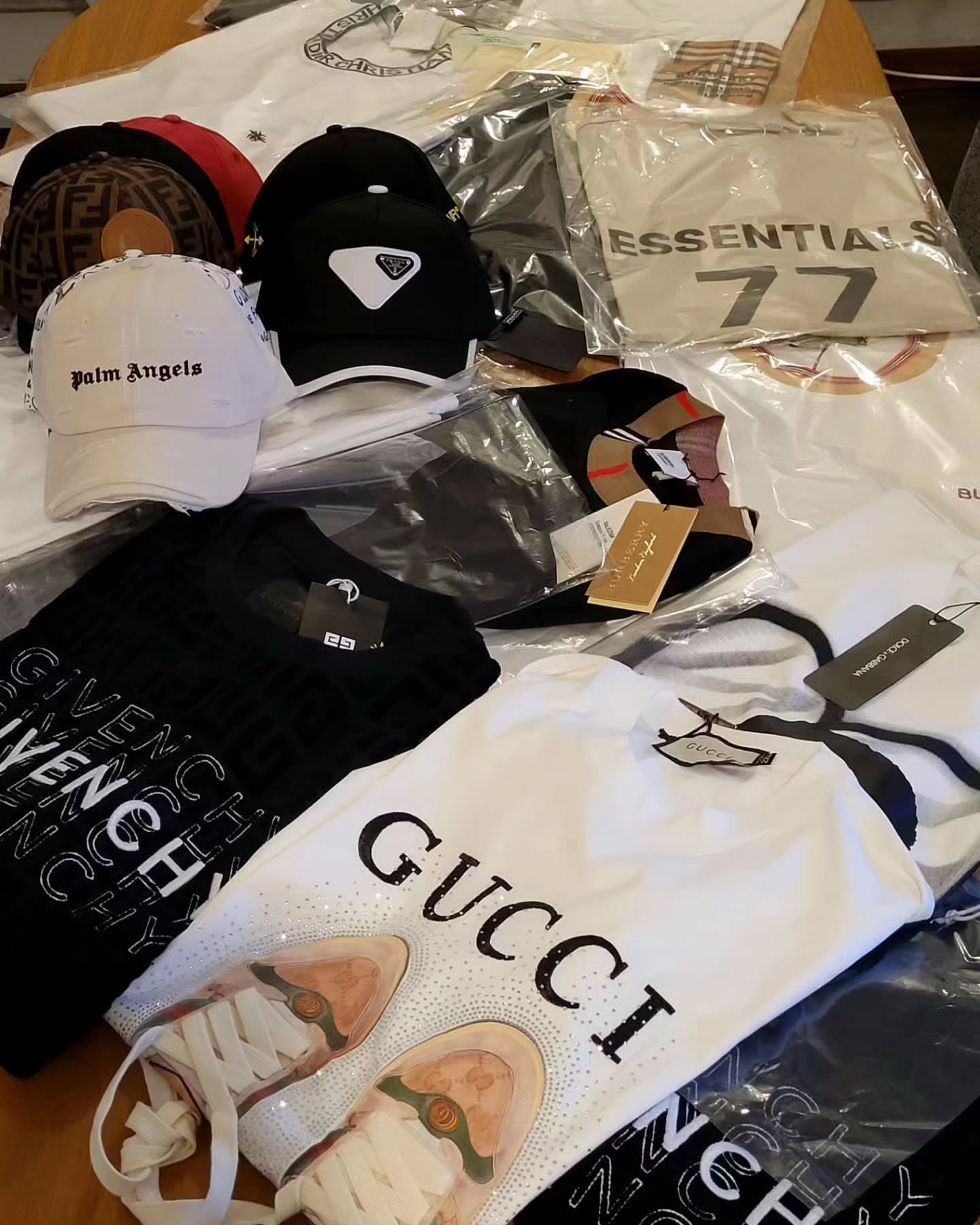 Lujostore.bsas Facebook ad: PRODUCTOS EXCLUSIVOS