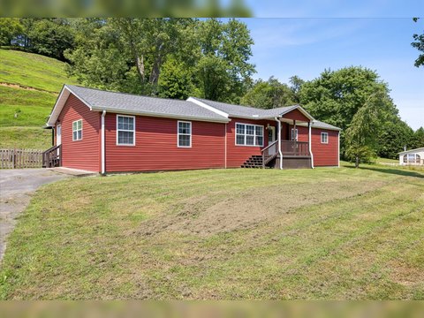 Kacey Helton, Realtor - The Smokies Local Expert Facebook ad: 3695 Sims Rd