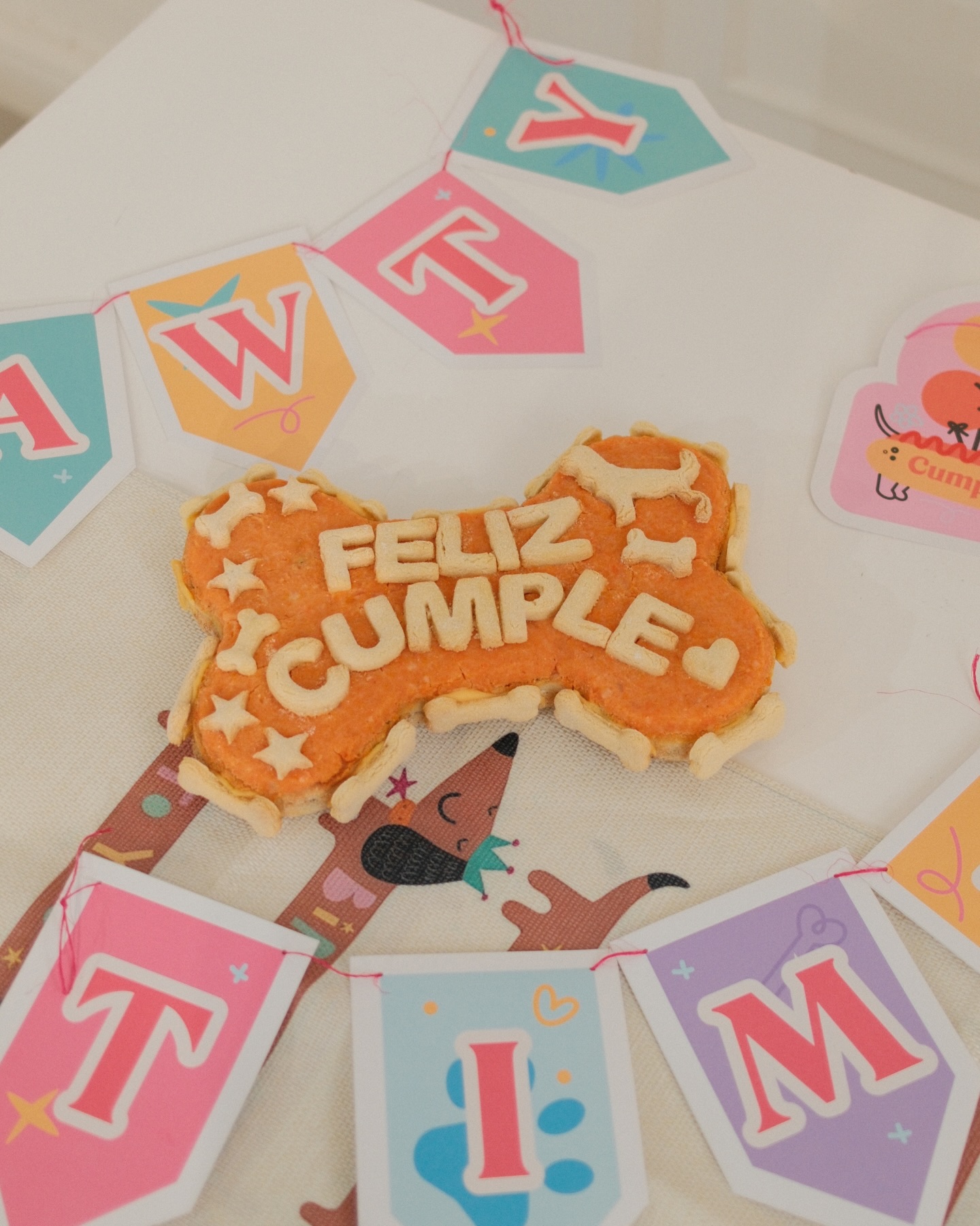 Pet Brunch Facebook ad: Nuestro pastel de zanahoria está pensado para algo…