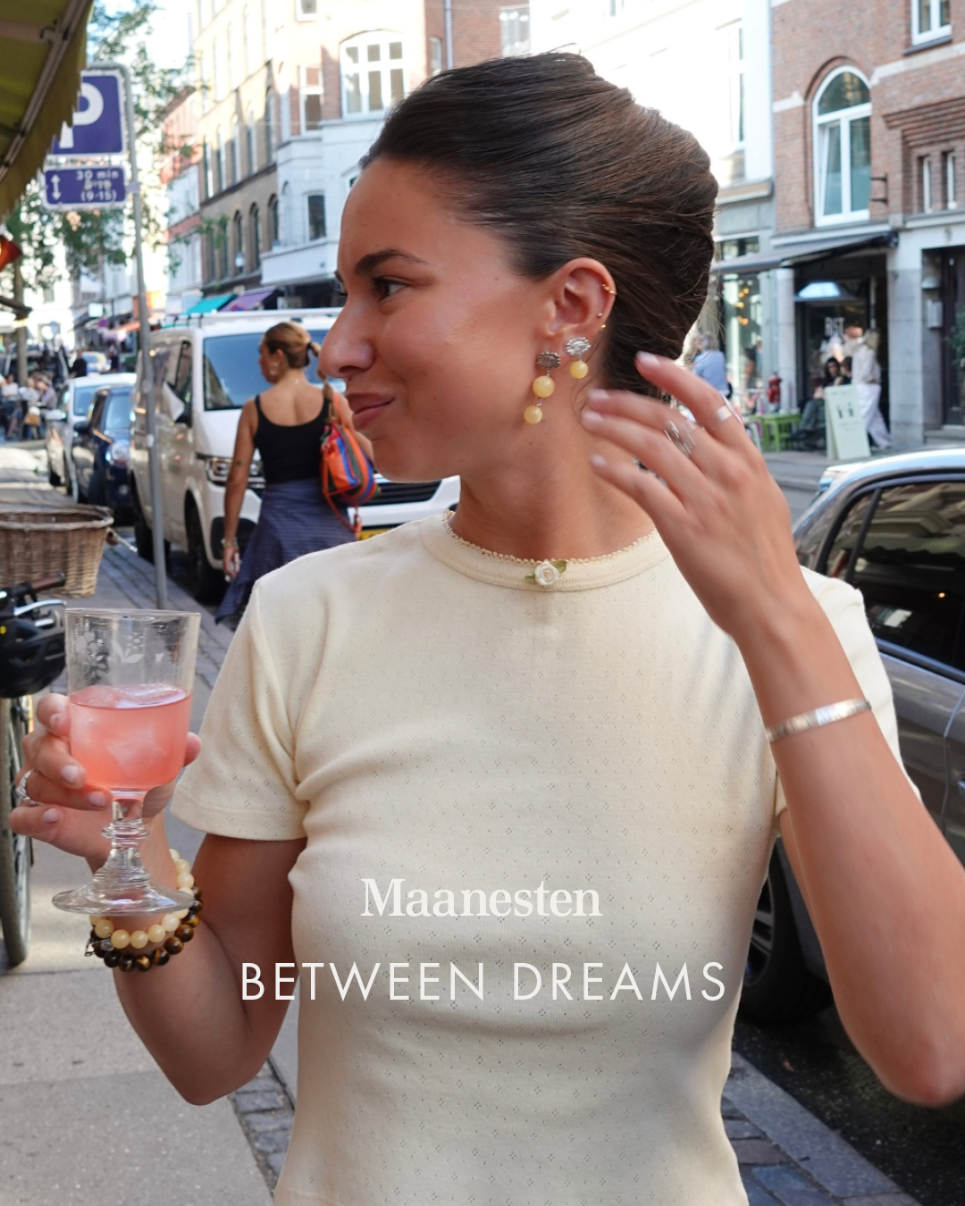 Maanesten Facebook ad: Shop den nye AW-kollektion