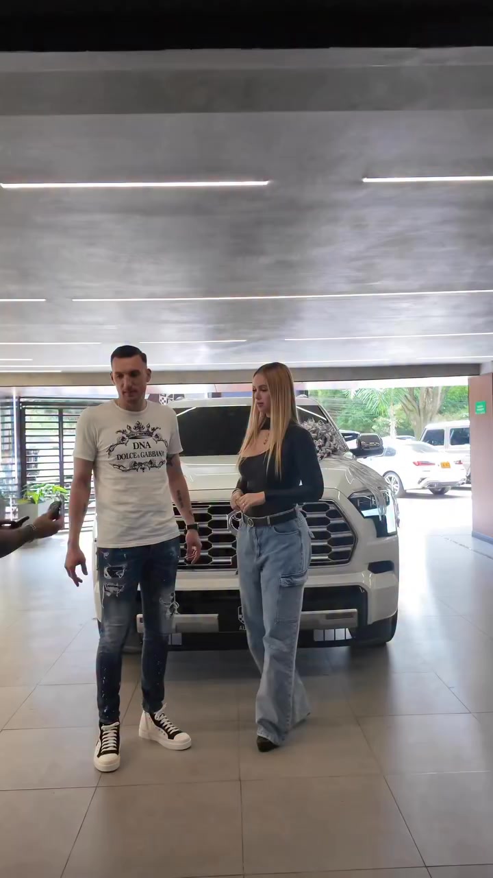 RR AUTOS Facebook ad: El próximo vehículo que imaginas puede estar esperándote…