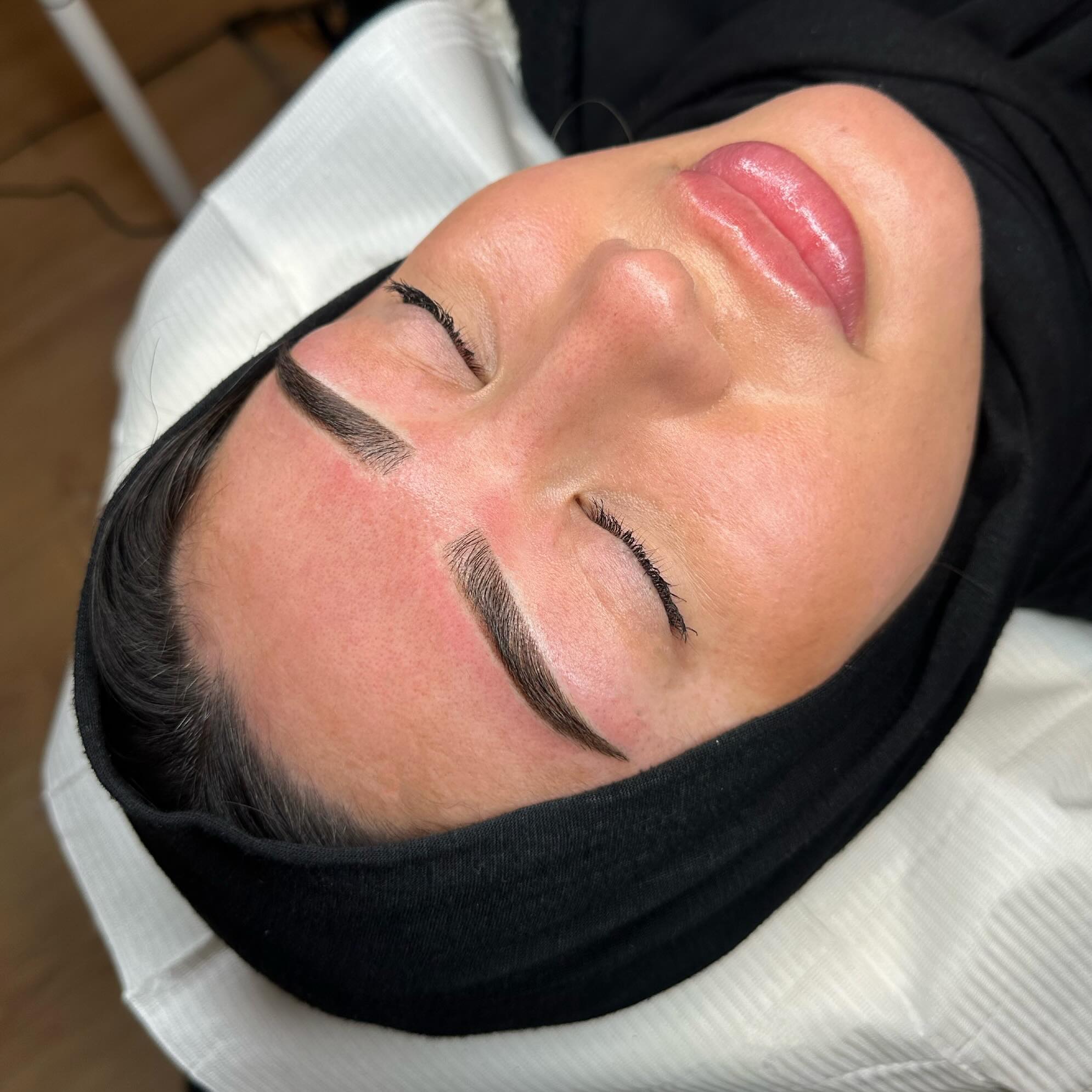 finity.beauty Facebook ad: Powder Brows kunnen ook natuurlijk worden aangebracht