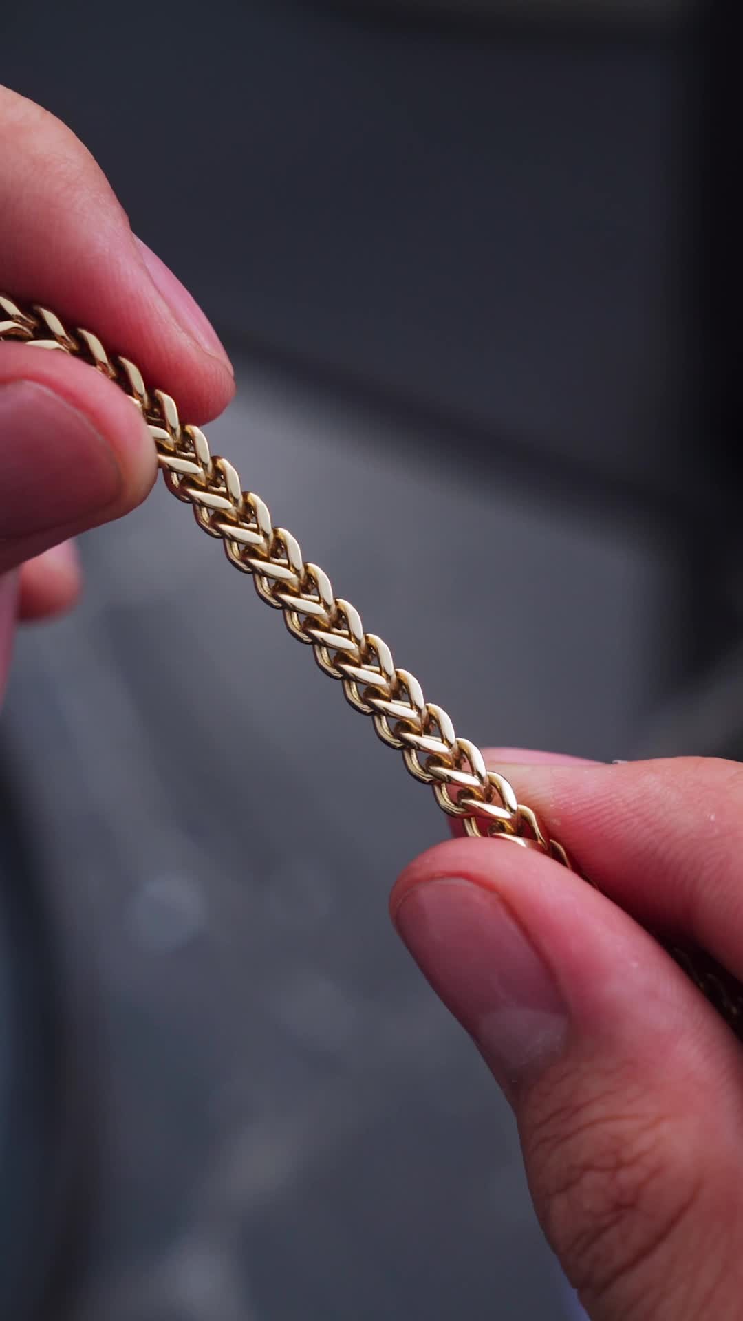 Esmeraldas Colombia Facebook ad: ¿Tus joyas de oro laminado se ven opacas?