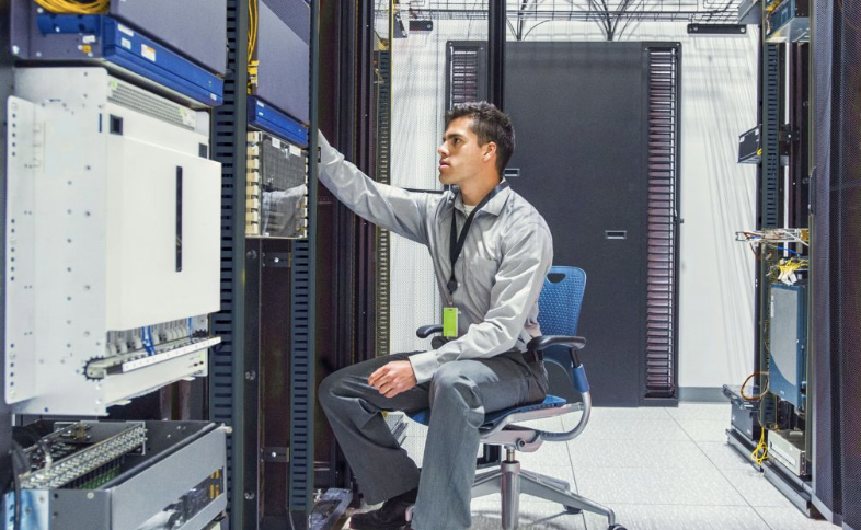 Pezonsit Facebook ad: Get Your website Hosting