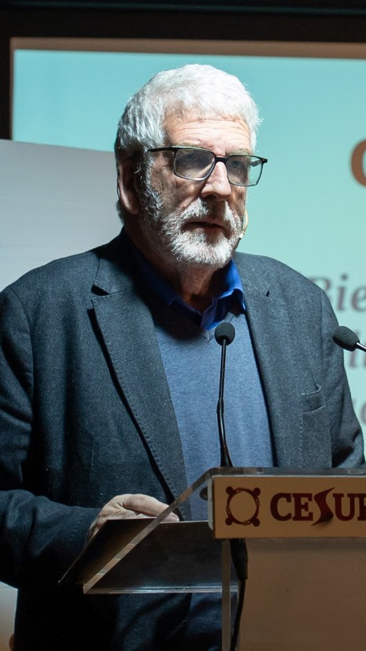 Fundación Cajasol Facebook ad: Es mucho más importante enseñar a nuestros alumnos…