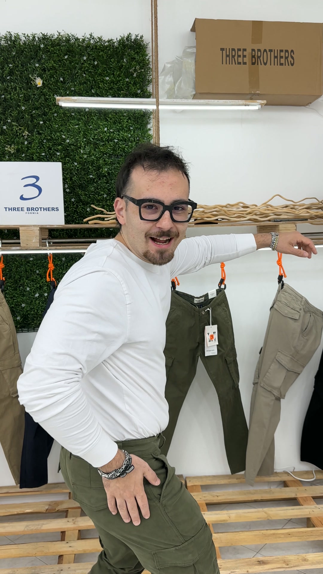 Three Brothers Formia Facebook ad: 2 CARGO ELASTICIZZATI A €50
