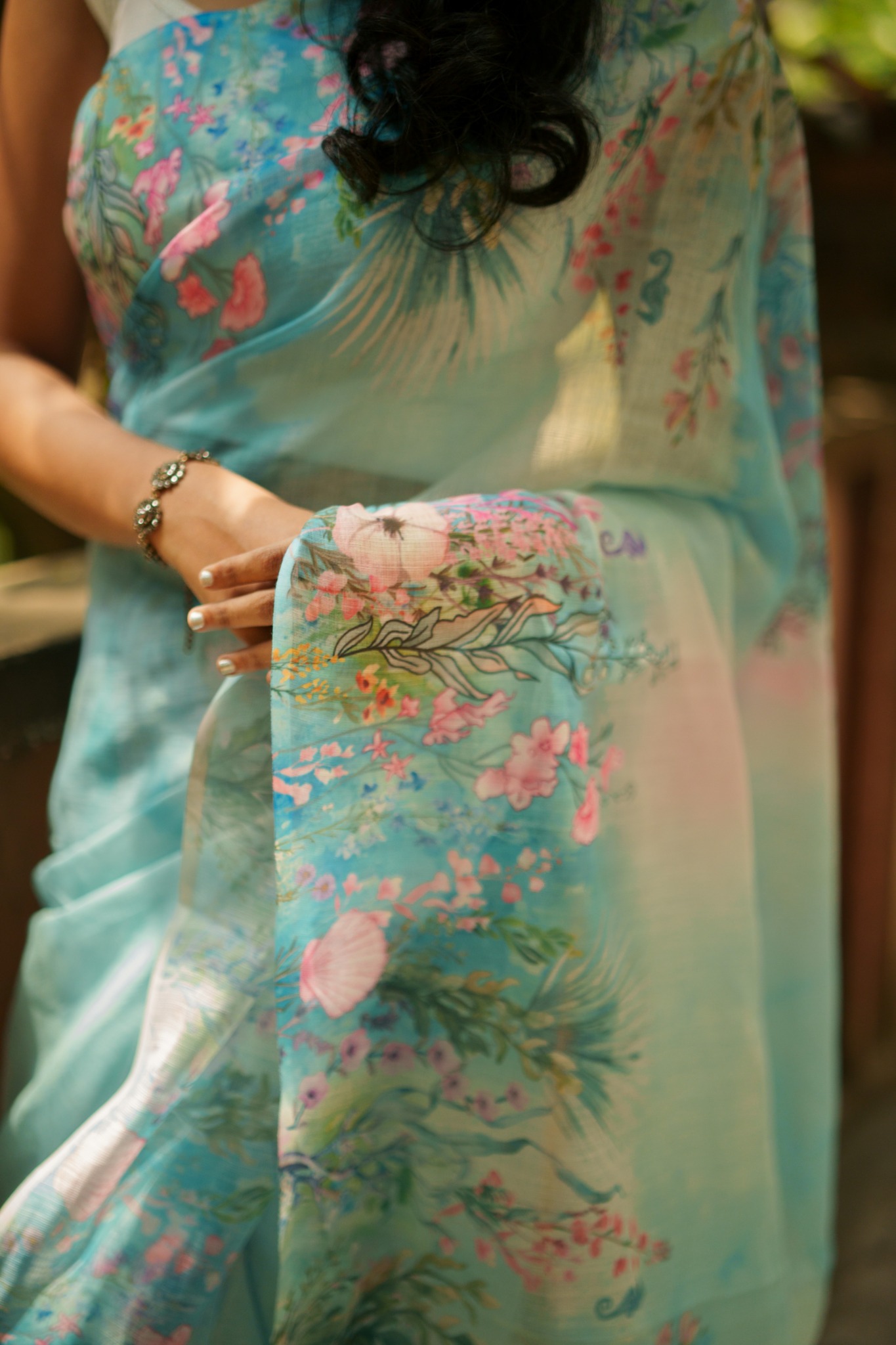 House of ibbani Facebook ad: Flat 25% off.