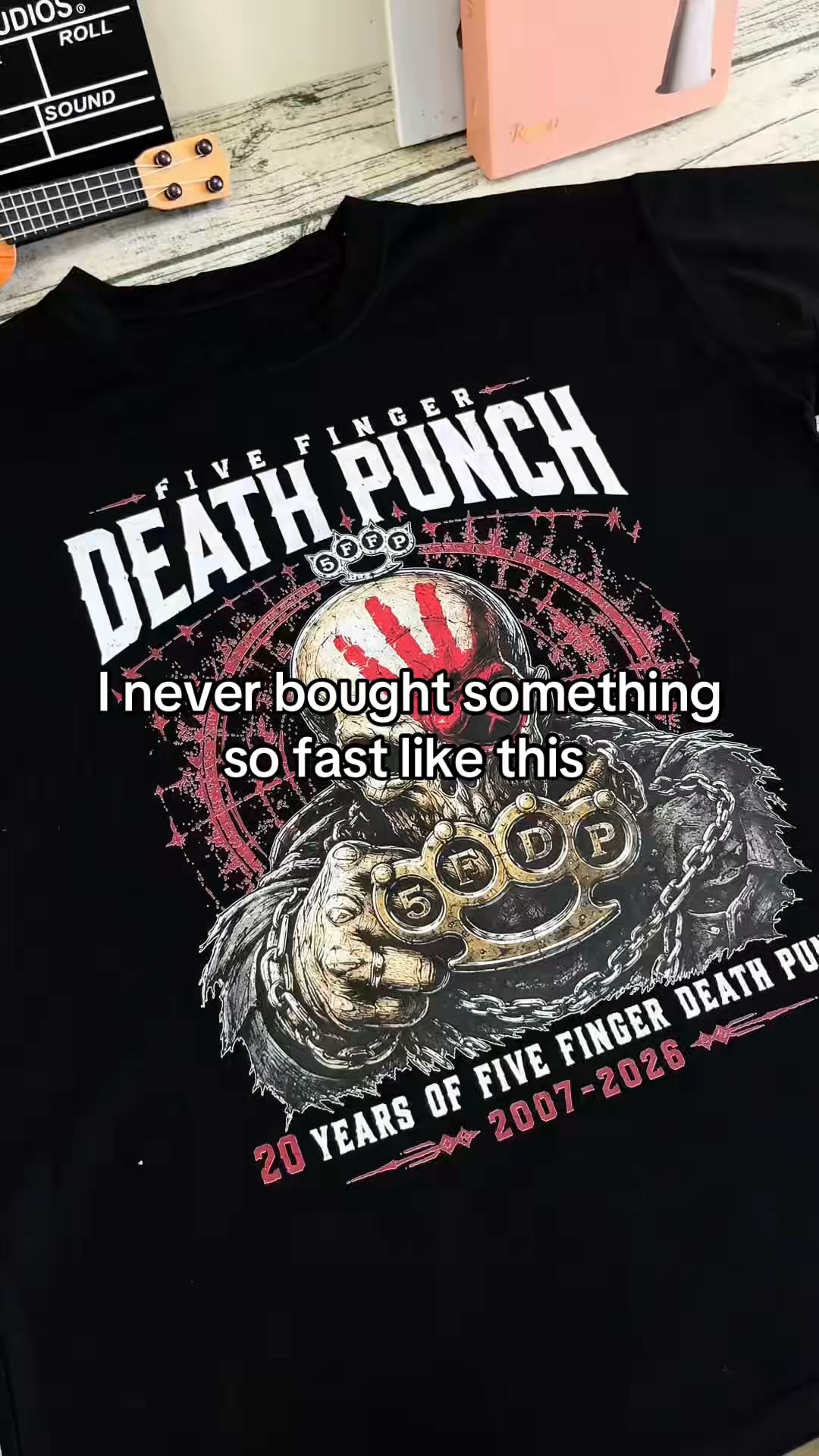Saptee Facebook ad: Just Obsessed With This Five Finger DP shirt