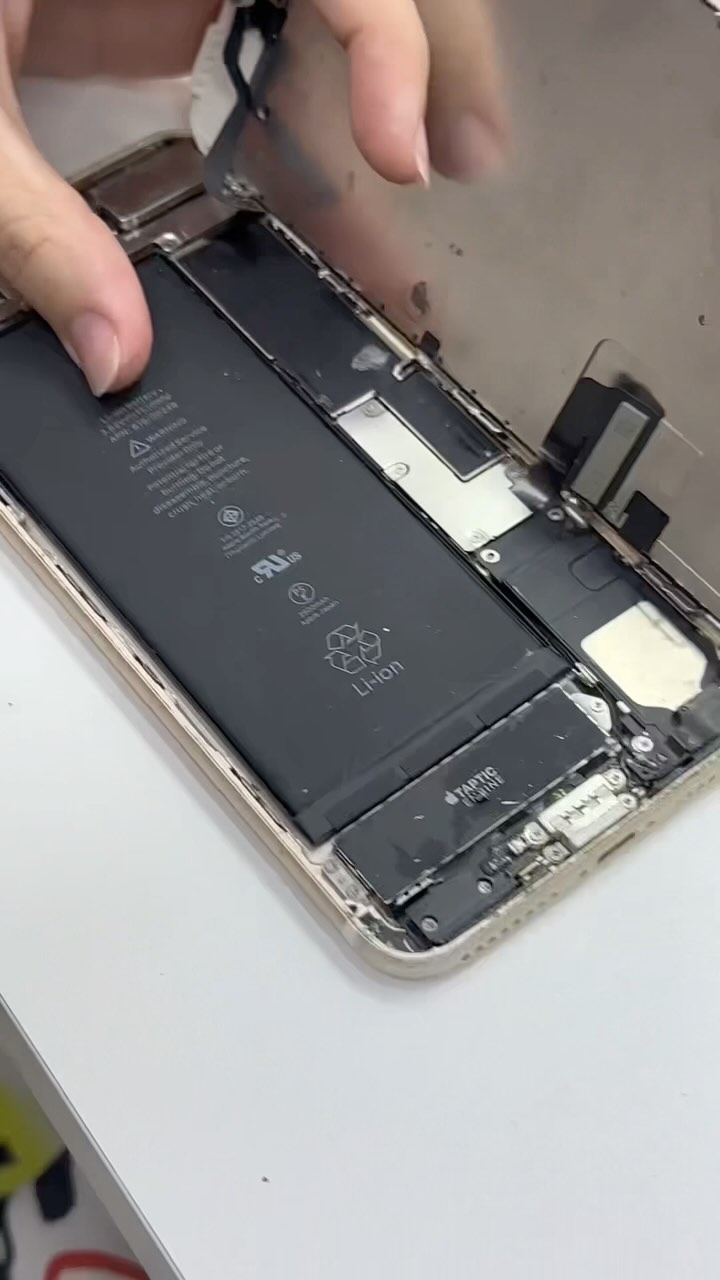 Anacellpty Facebook ad: REPARACIÓN SOLO PARA EQUIPOS IPHONE