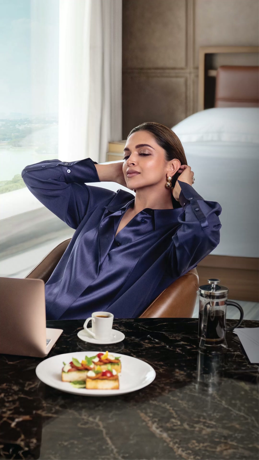 Hilton Facebook ad: Hilton x Deepika Padukone