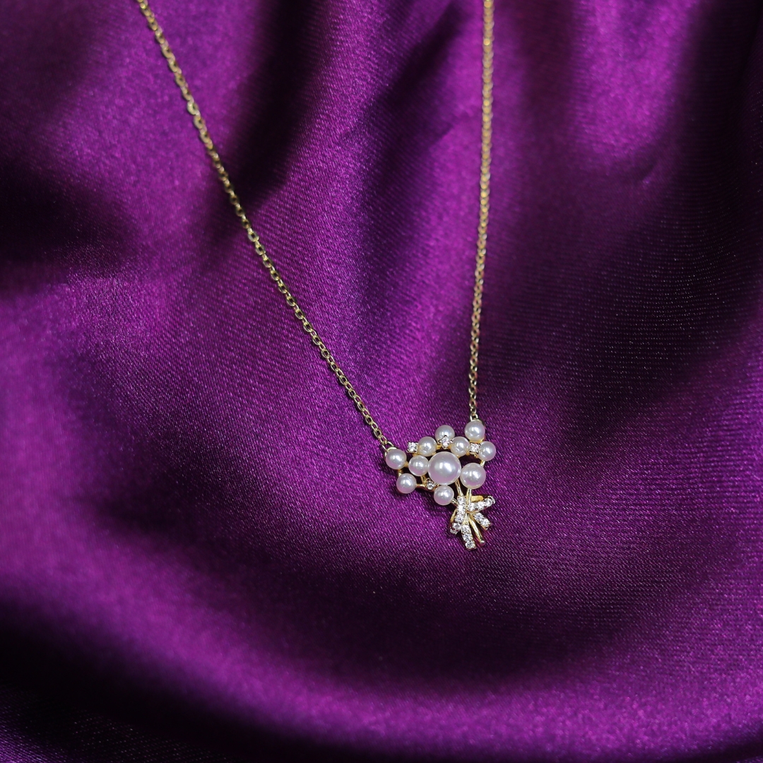 The Pink Diamond Facebook ad: Chat with us