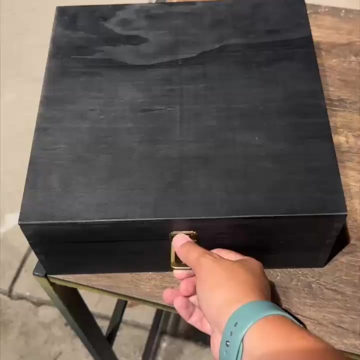 MakerFlo Facebook ad: Glass Decanter Blanks