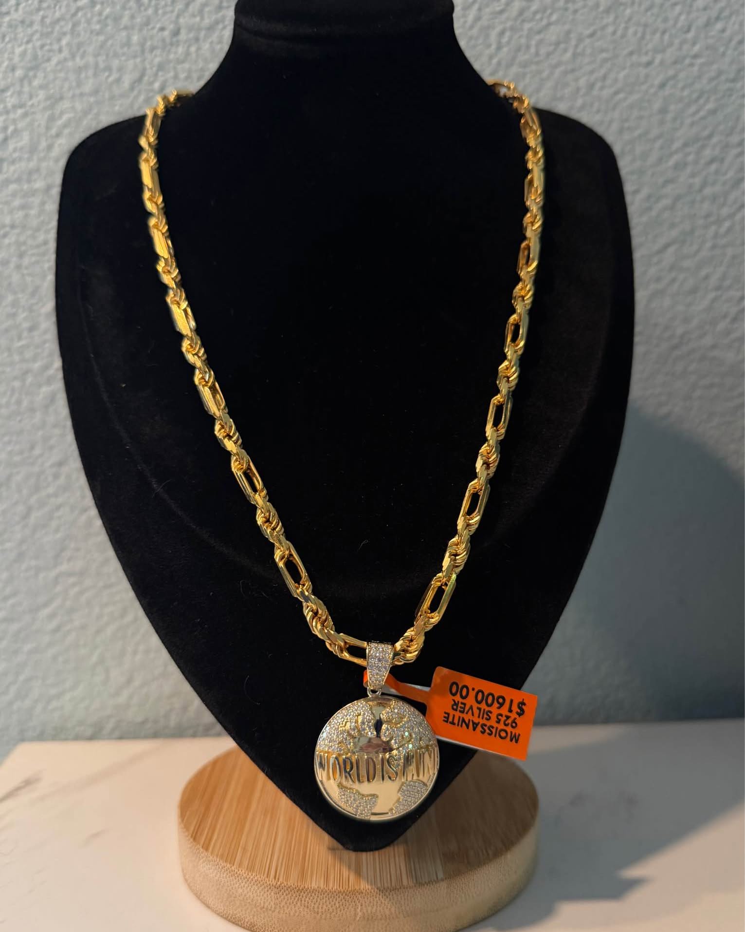 Stephanie Silva Facebook ad: Premium 925 Sterling Silver 18k Gold Vermeil Milano Chain…