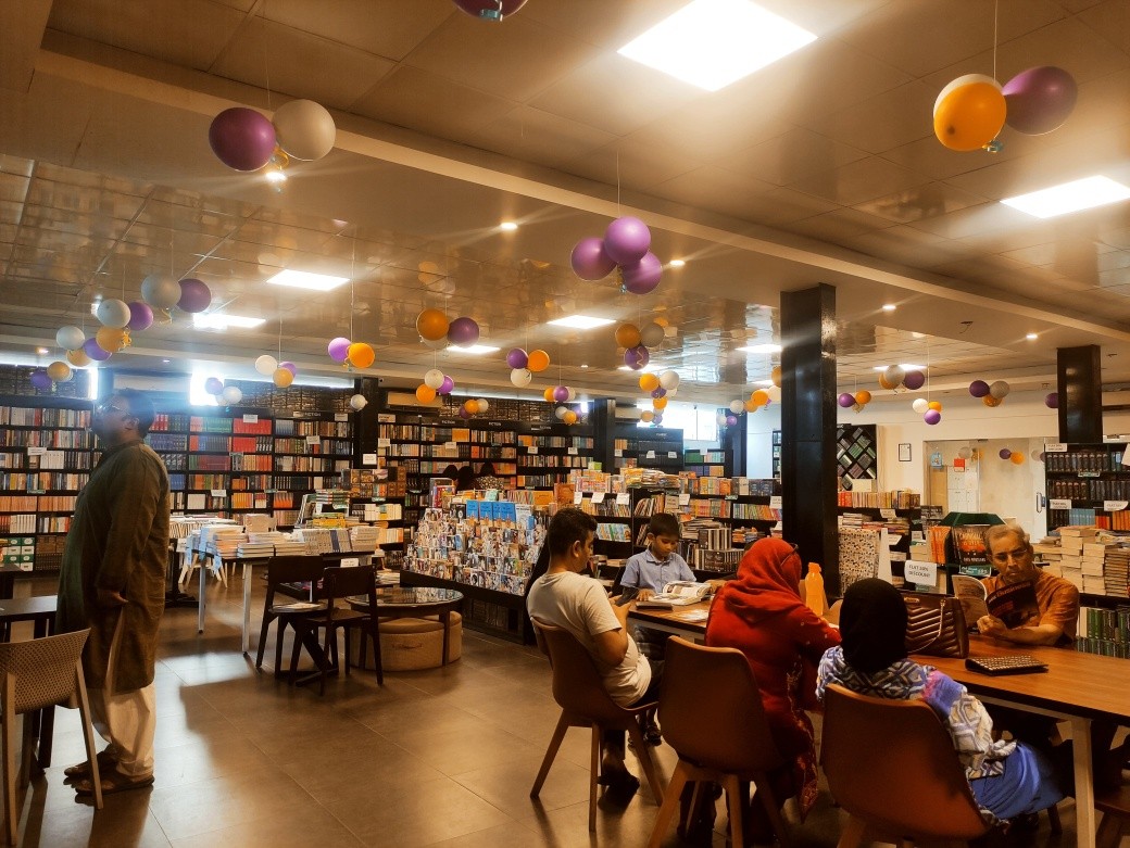 The Reading cafe-Bookstore Facebook ad