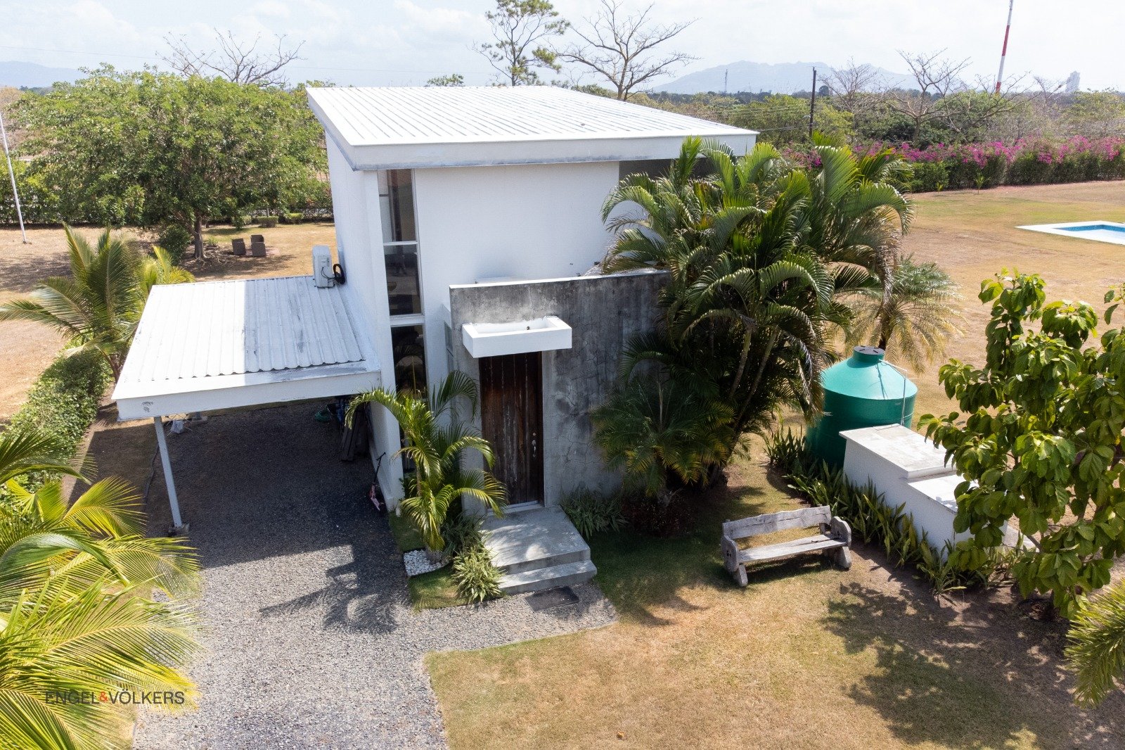 Fanny Valdes Facebook ad: 1 habitación 1.5 baños Casa