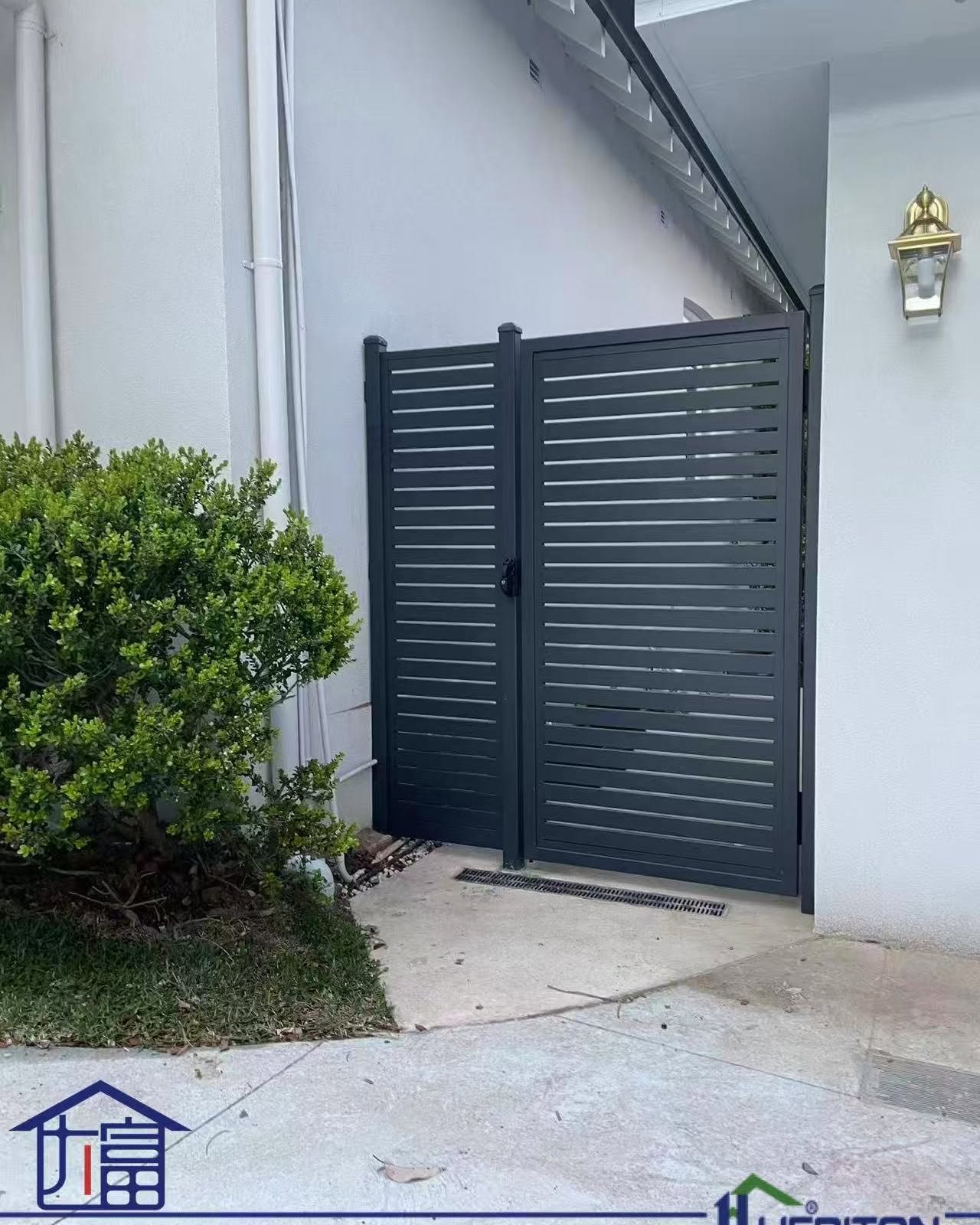 QuanDe Lee Facebook ad: High quality side gate and fixed panel